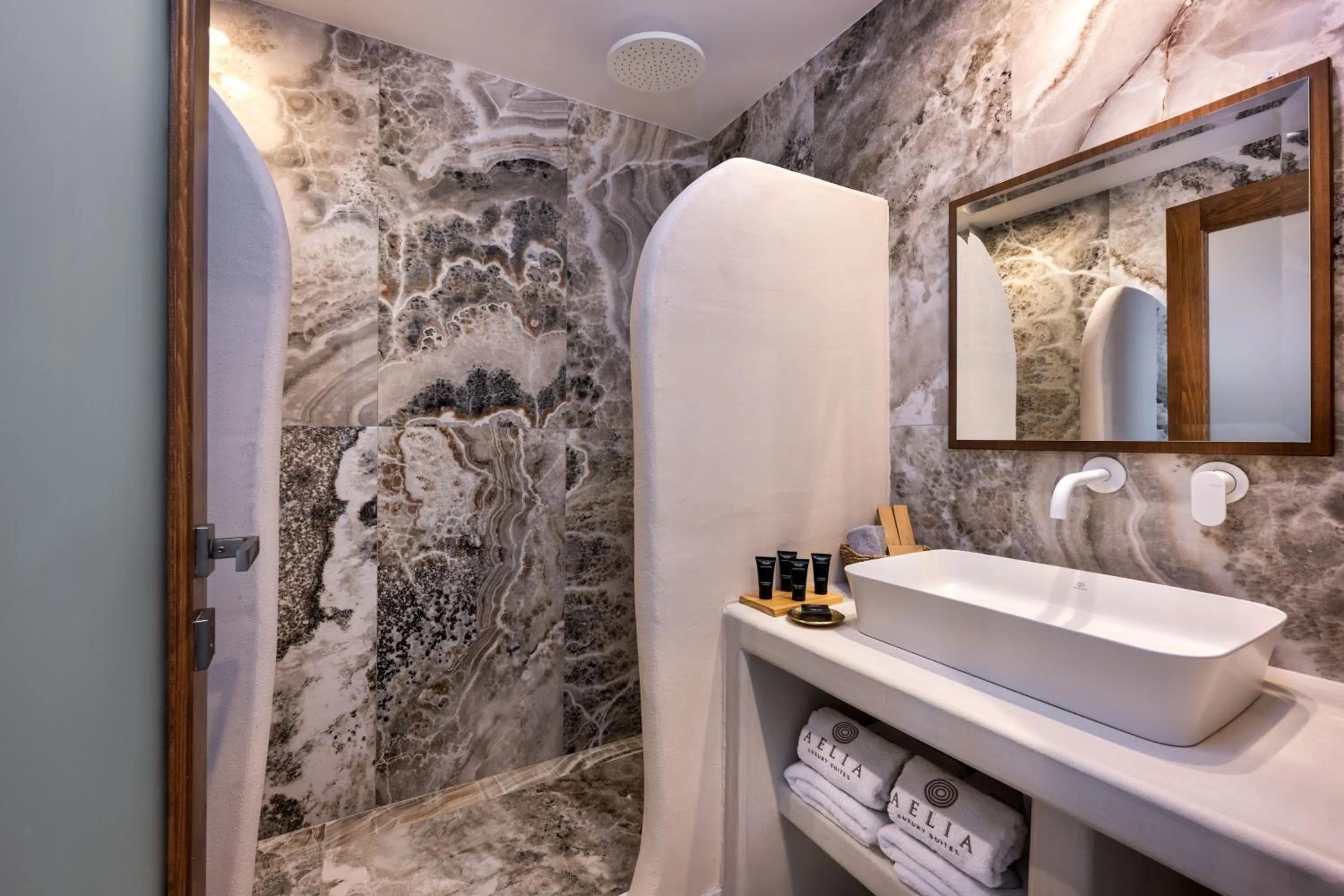 Bathroom in Aelia Thalassa