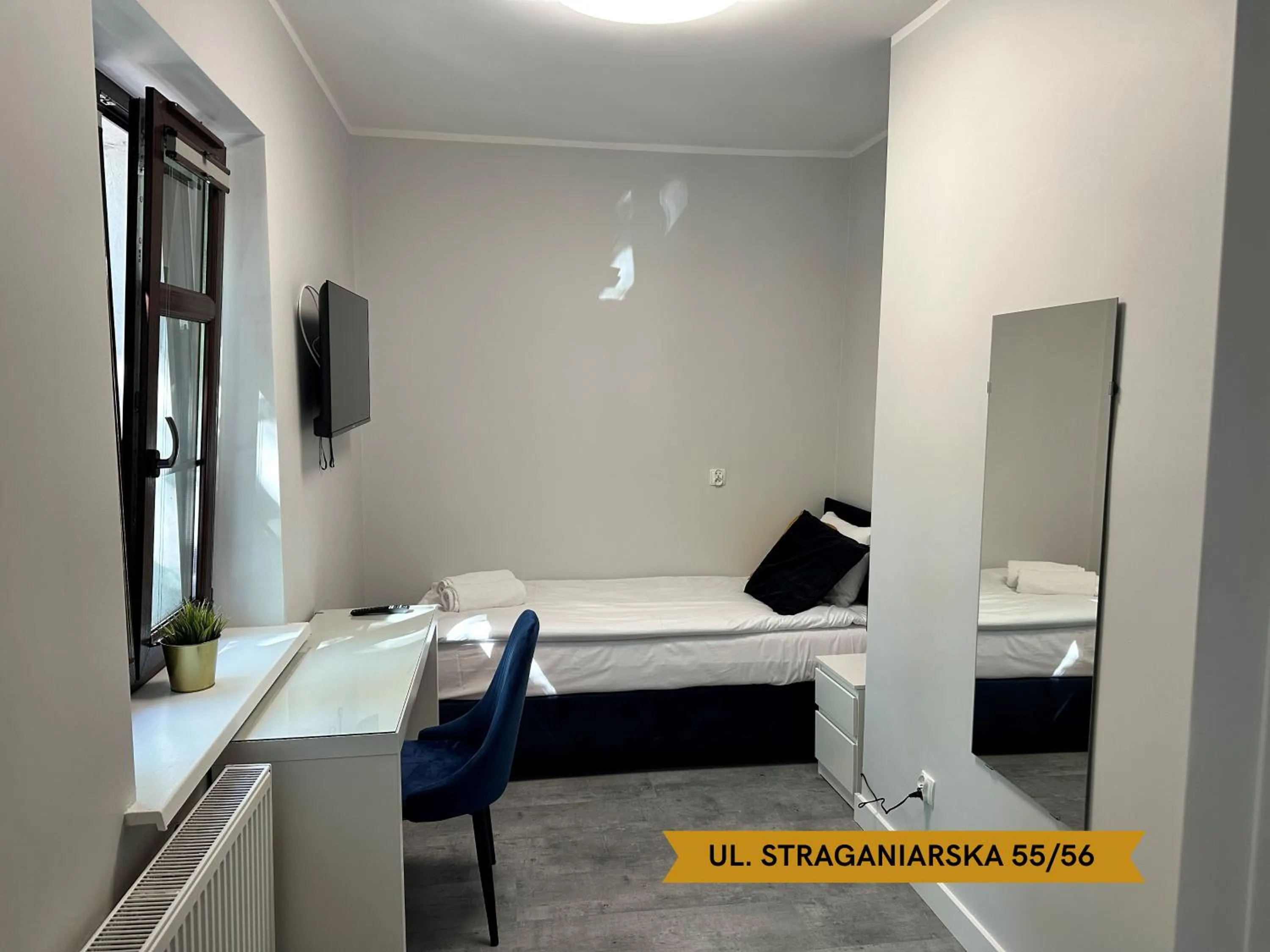 Single room with bathroom – Straganiarska 55/56 Street in Lunette Apartments