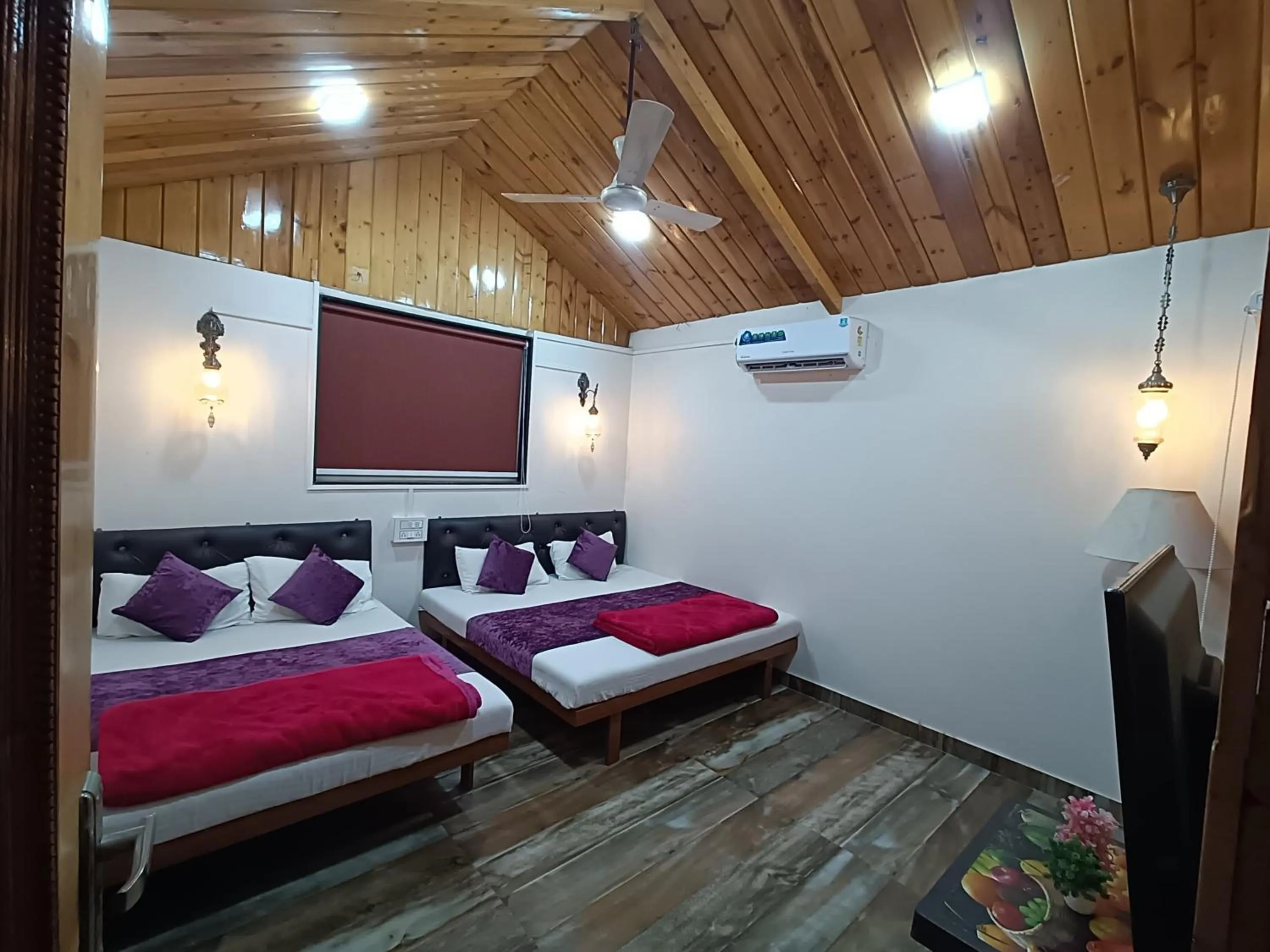 Photo of the whole room, Bed in Sunrise Villa