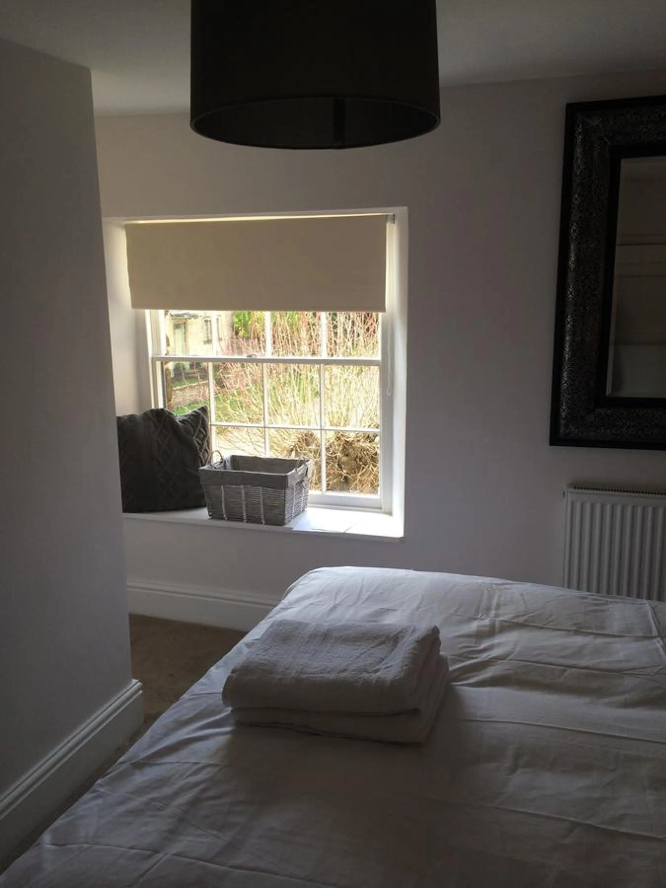 Day, Bed in The Crown Inn