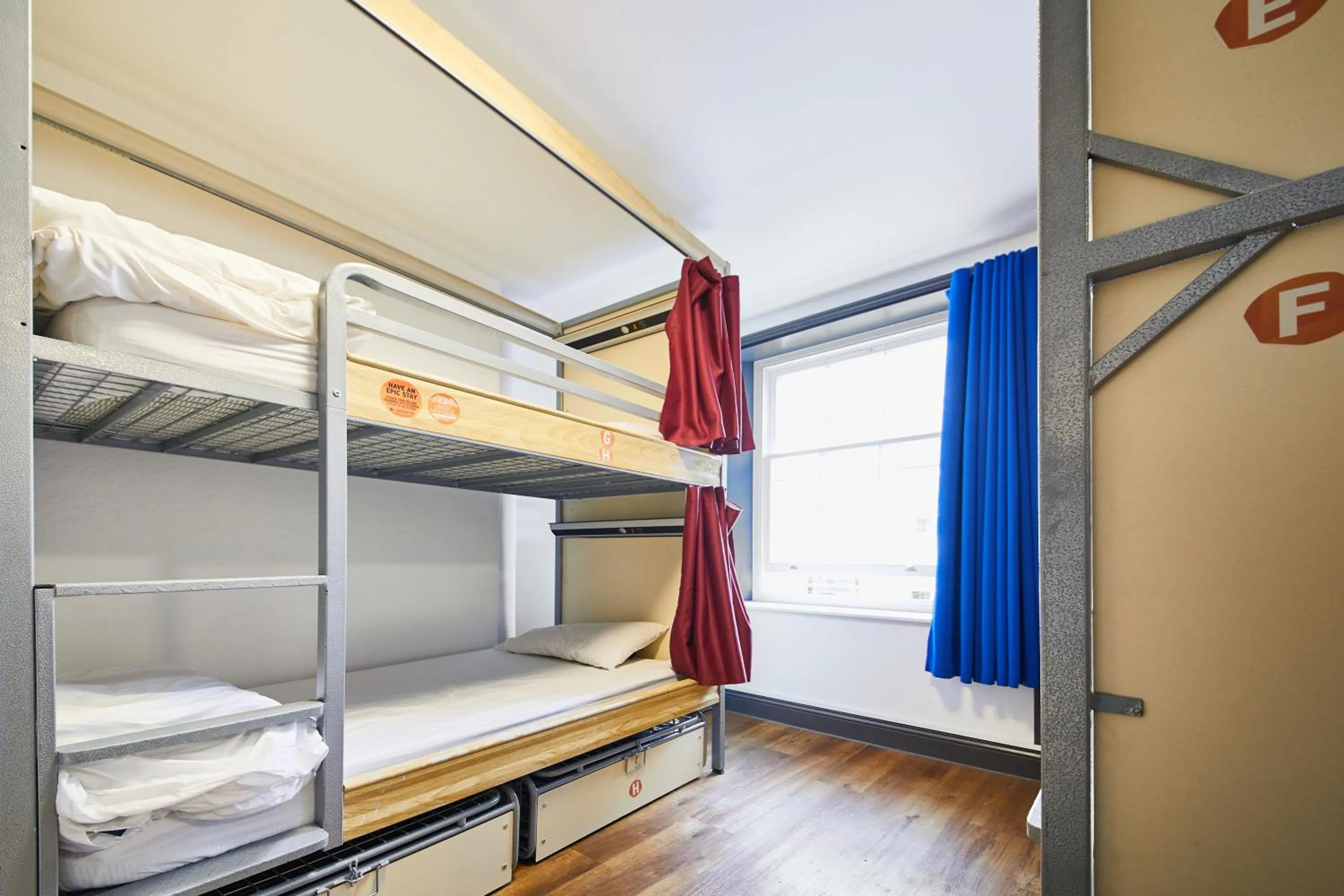 Bedroom, Bed in St Christopher's Inn London Bridge - Oasis Female Only