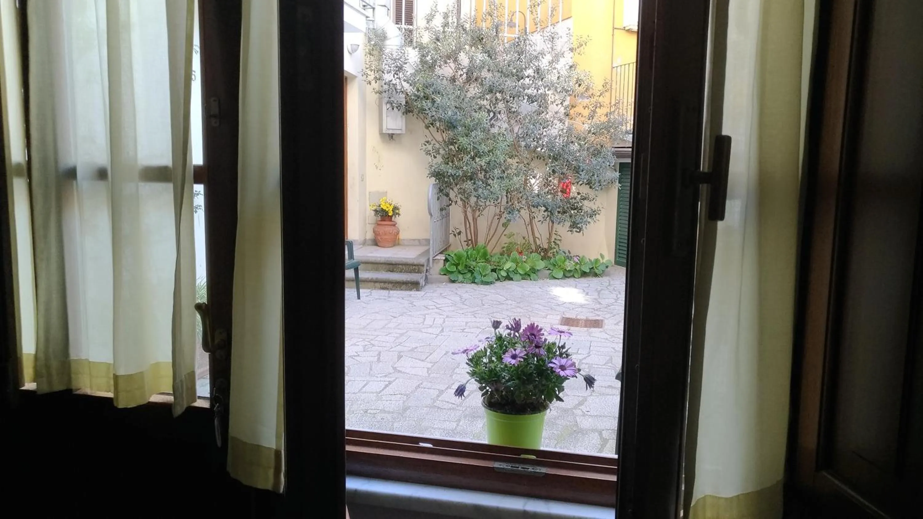 Inner courtyard view in Residence Domus