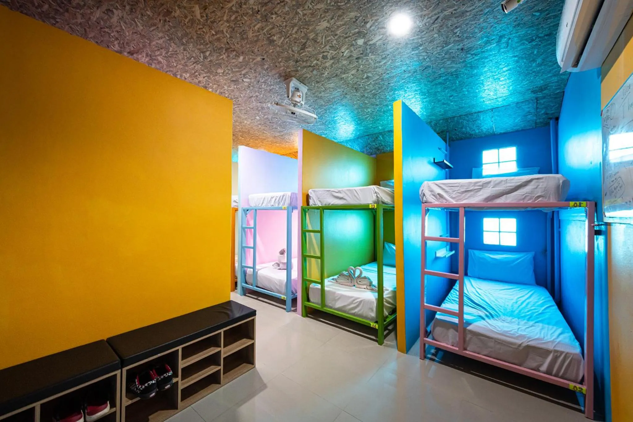 bunk bed, Bed in myPatong Social Hostel
