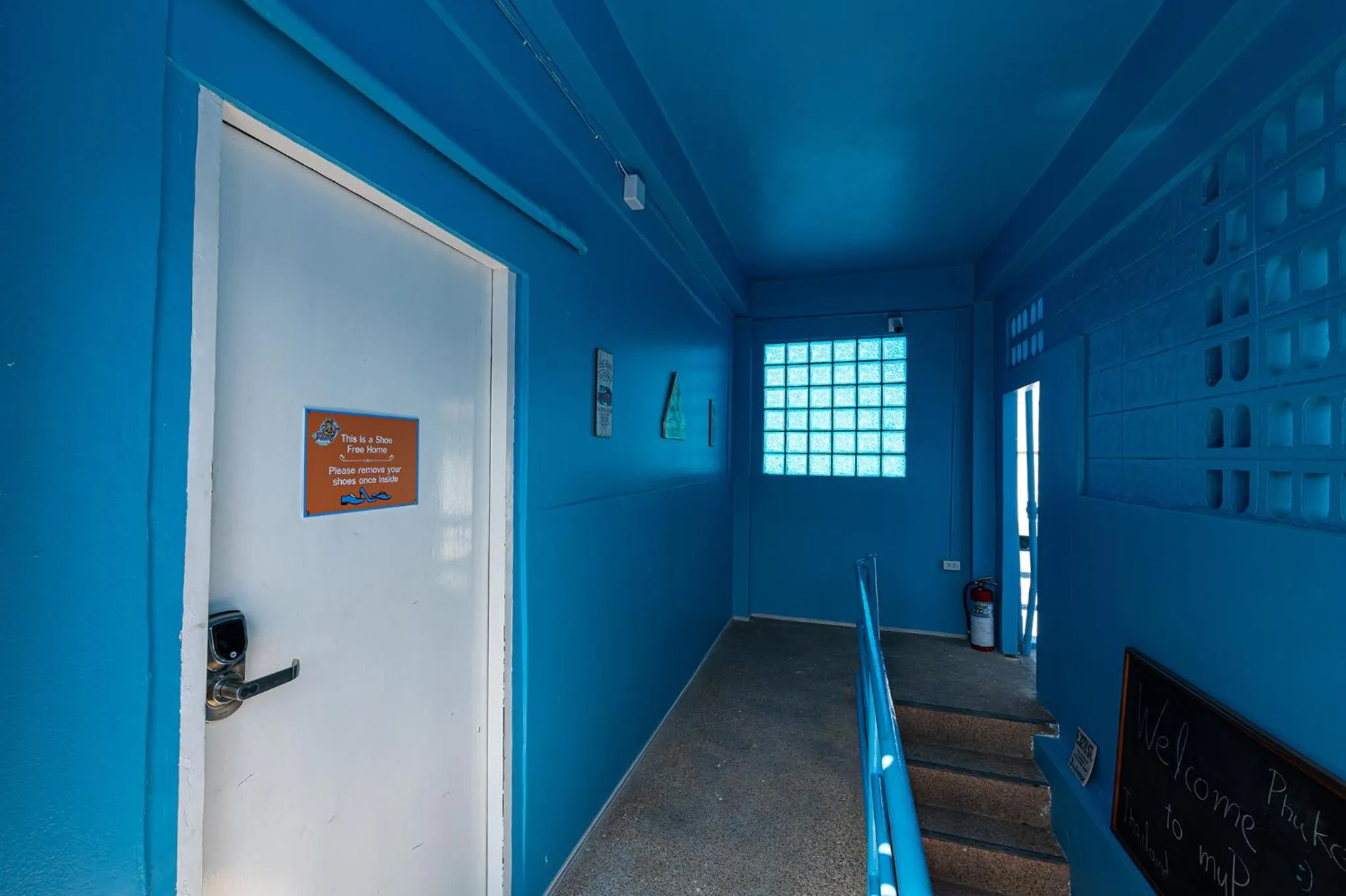 Facade/entrance in myPatong Social Hostel