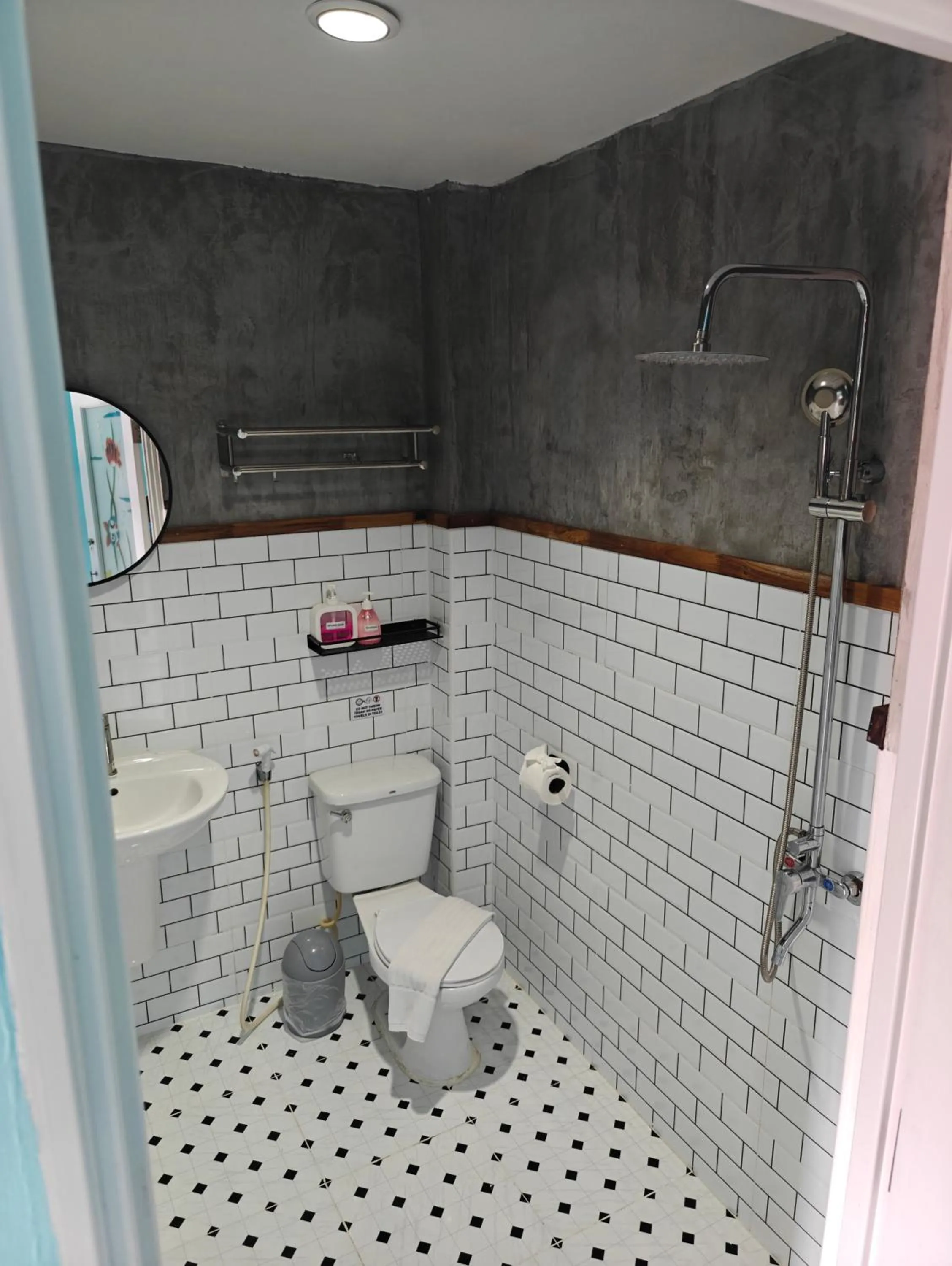 Shower in myPatong Social Hostel