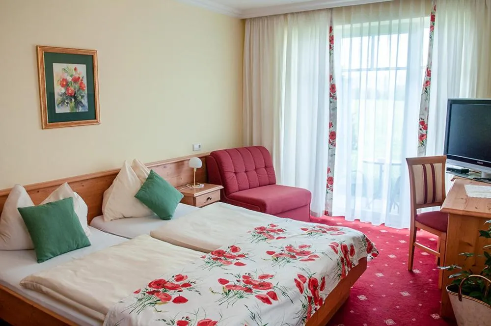 Bed in Pension Hiesel-Villa Untersbergblick