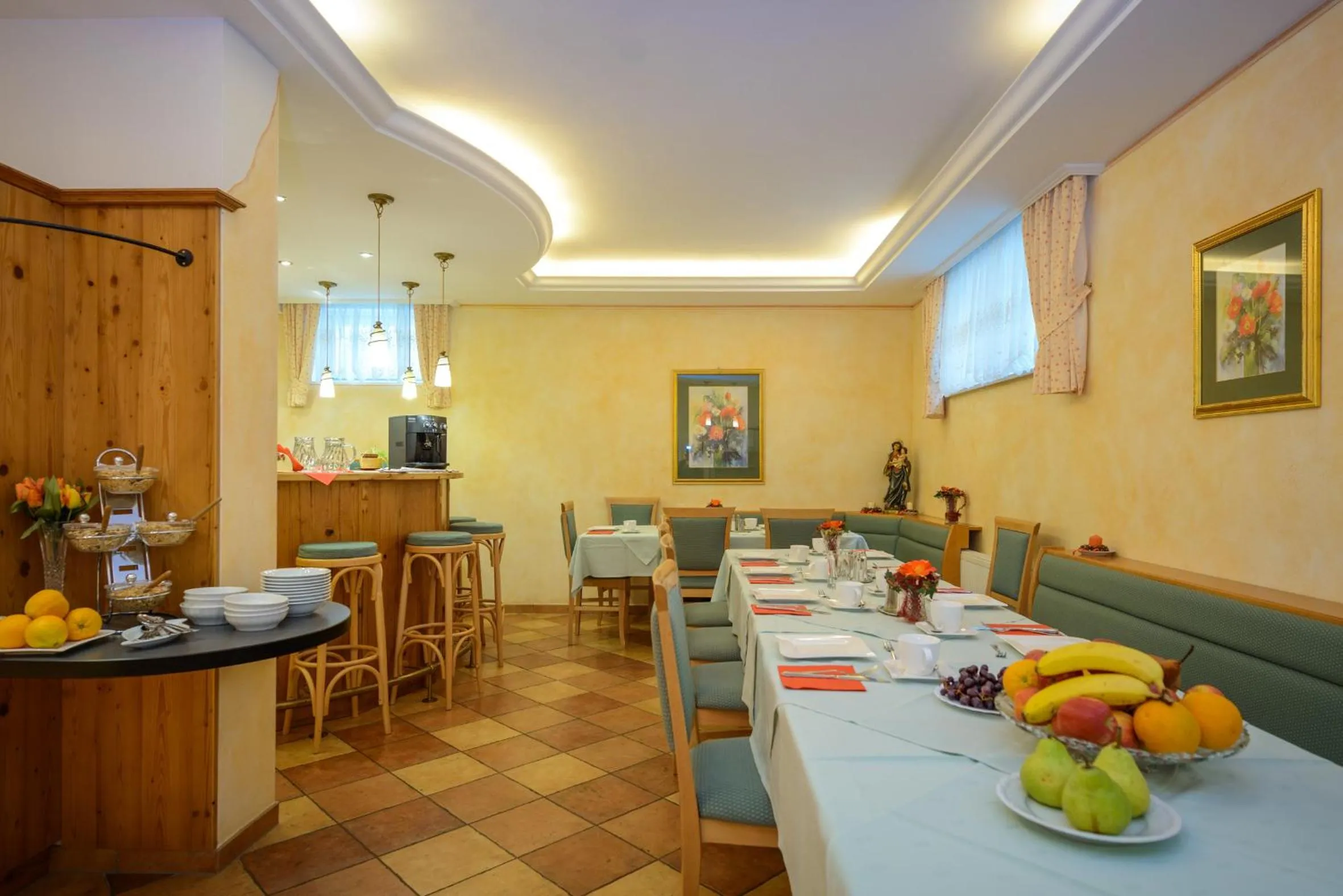 Restaurant/places to eat in Pension Hiesel-Villa Untersbergblick