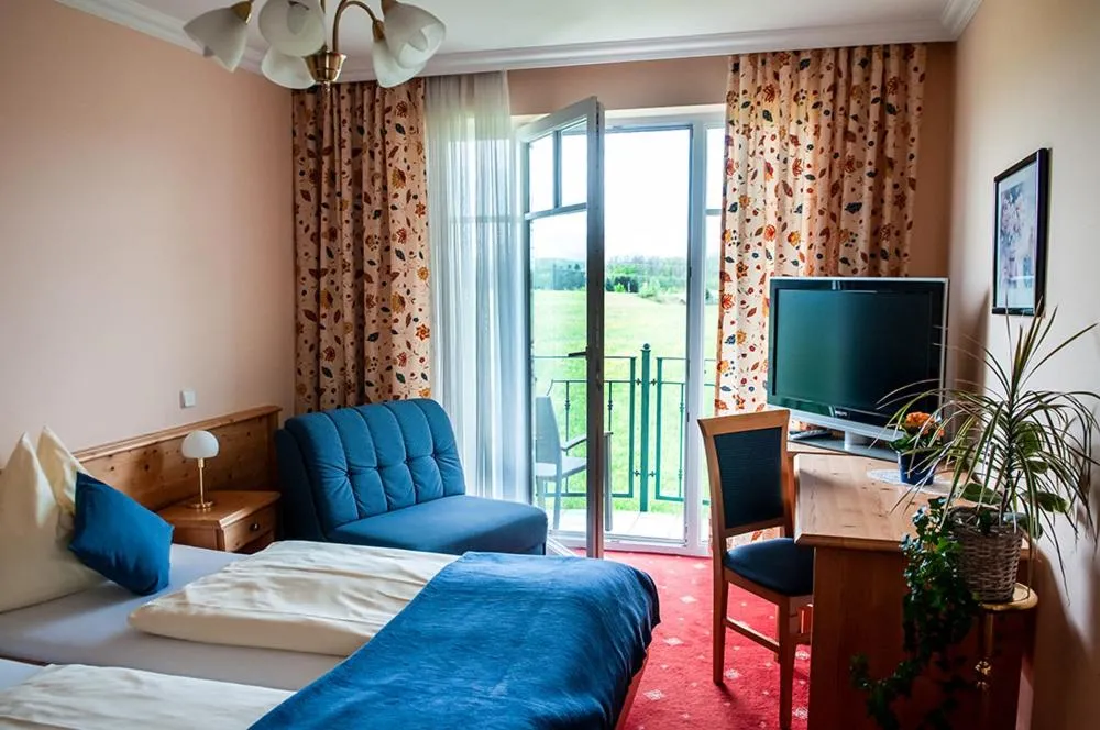 Bed in Pension Hiesel-Villa Untersbergblick