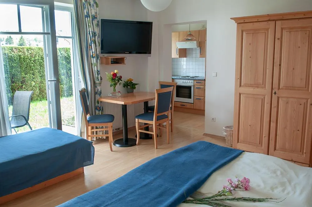 Apartment (3 Adults) in Pension Hiesel-Villa Untersbergblick