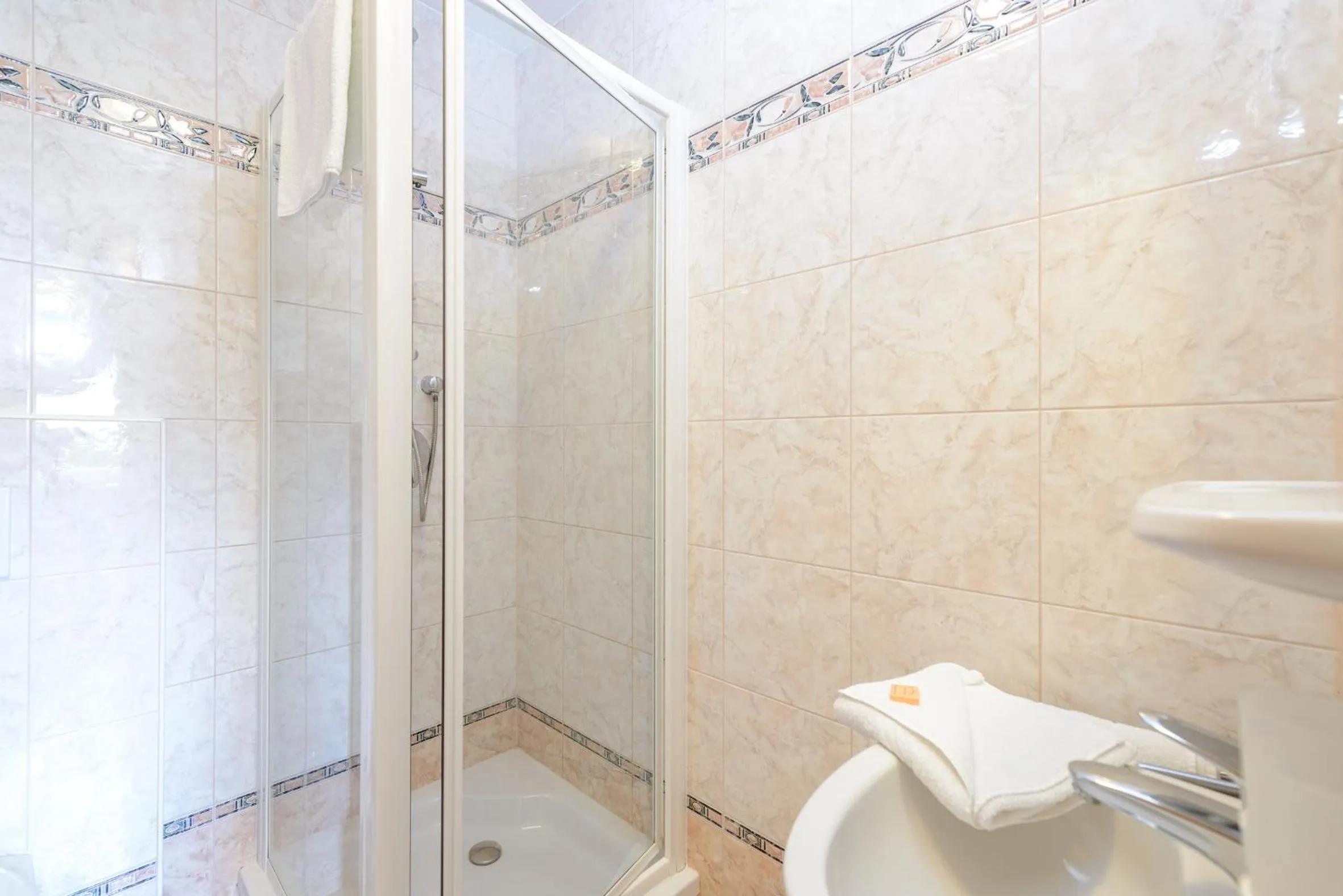 Bathroom in Pension Hiesel-Villa Untersbergblick