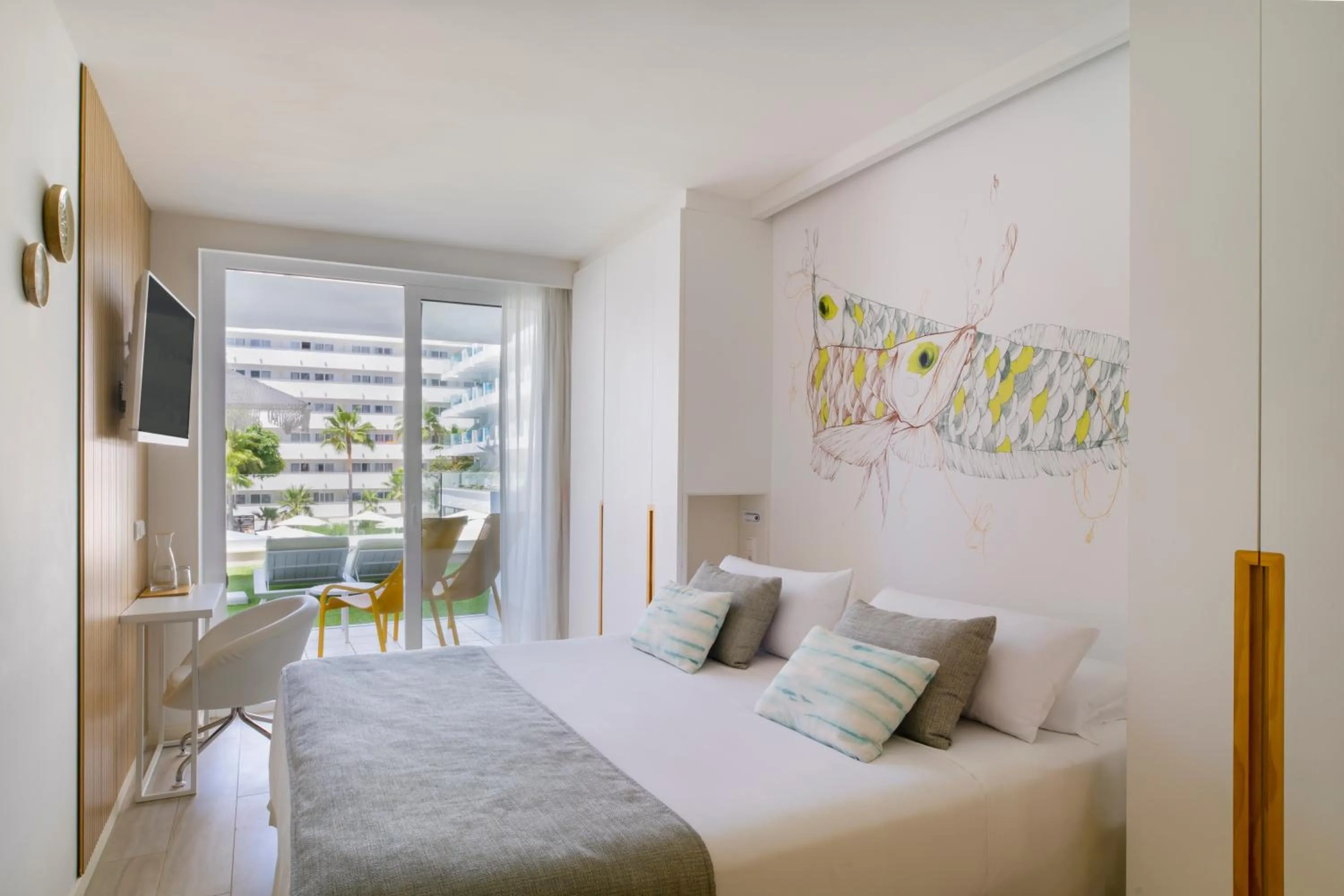 Bedroom, Bed in Iberostar Waves Bahía de Palma - Adults Only