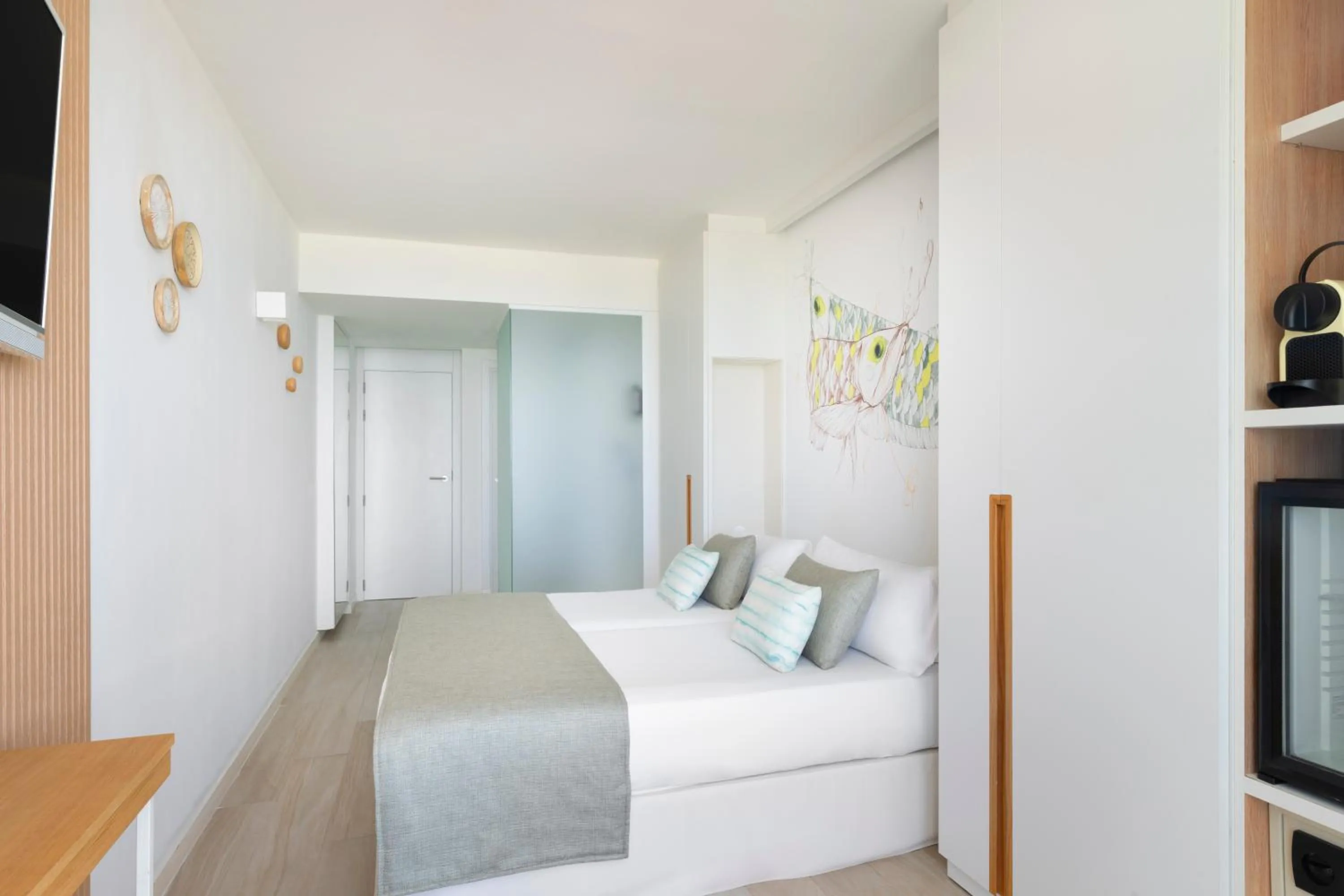 Bedroom, Bed in Iberostar Waves Bahía de Palma - Adults Only