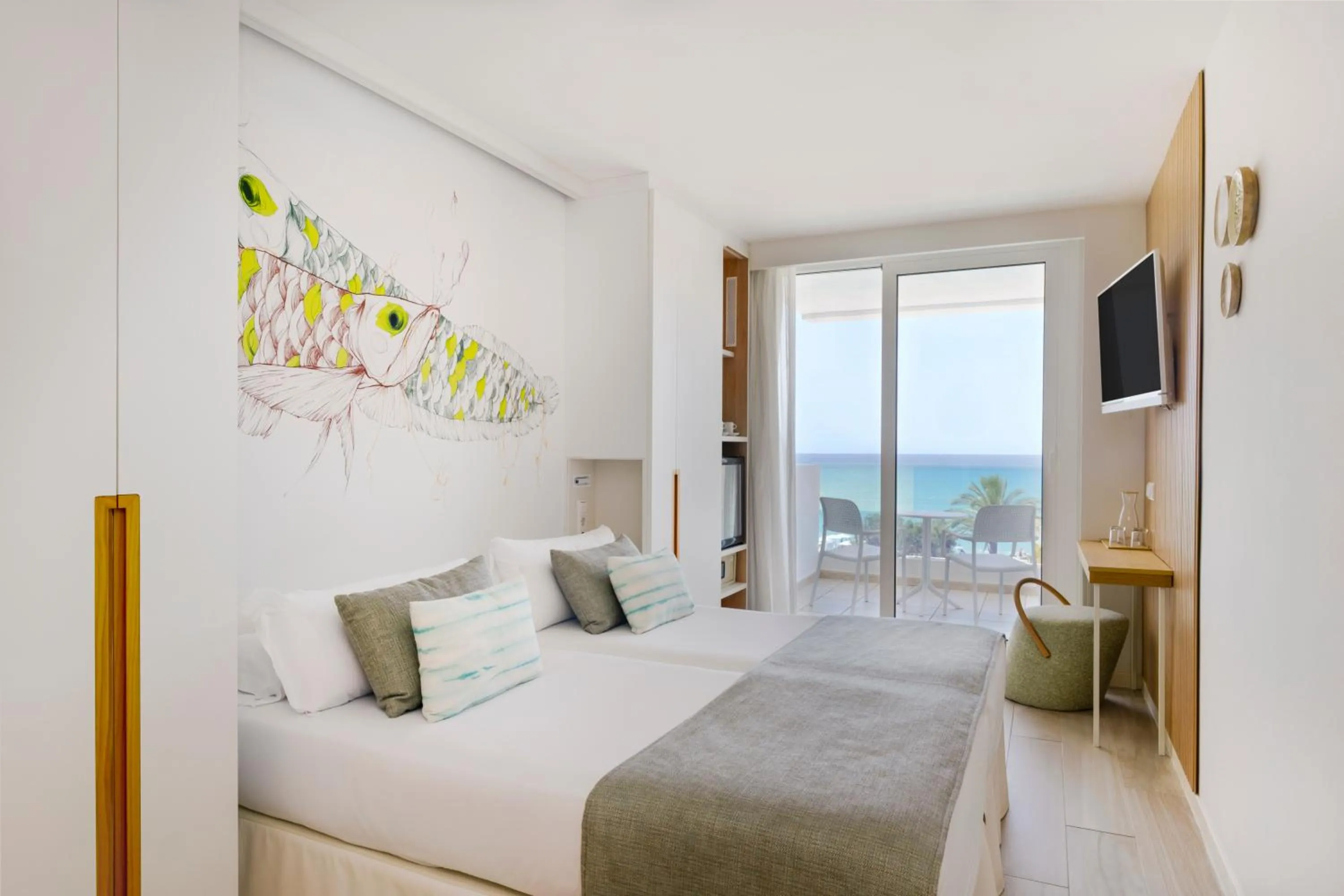 Bedroom, Bed in Iberostar Waves Bahía de Palma - Adults Only