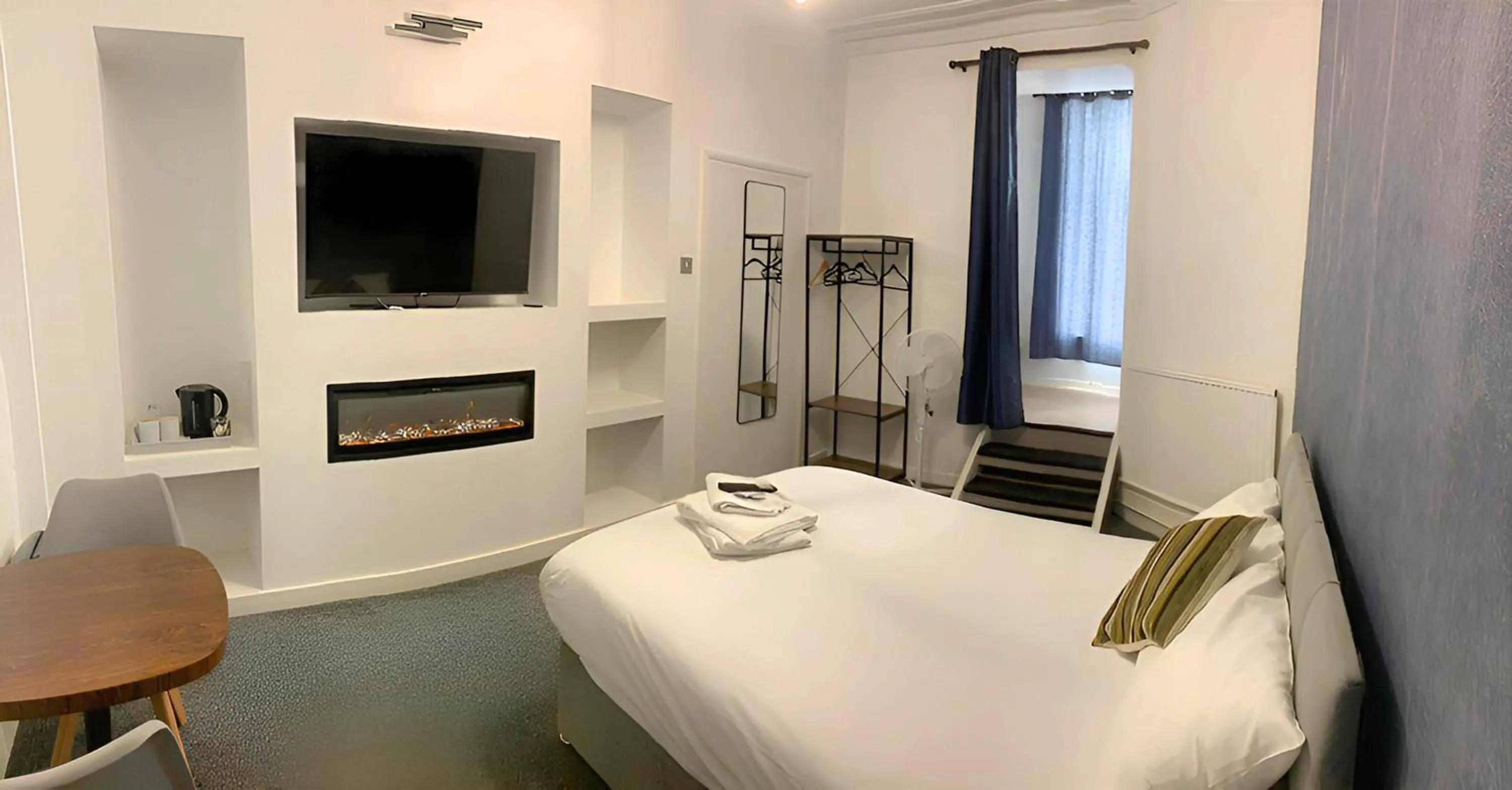 Bedroom, Bed in Savoy Hotel