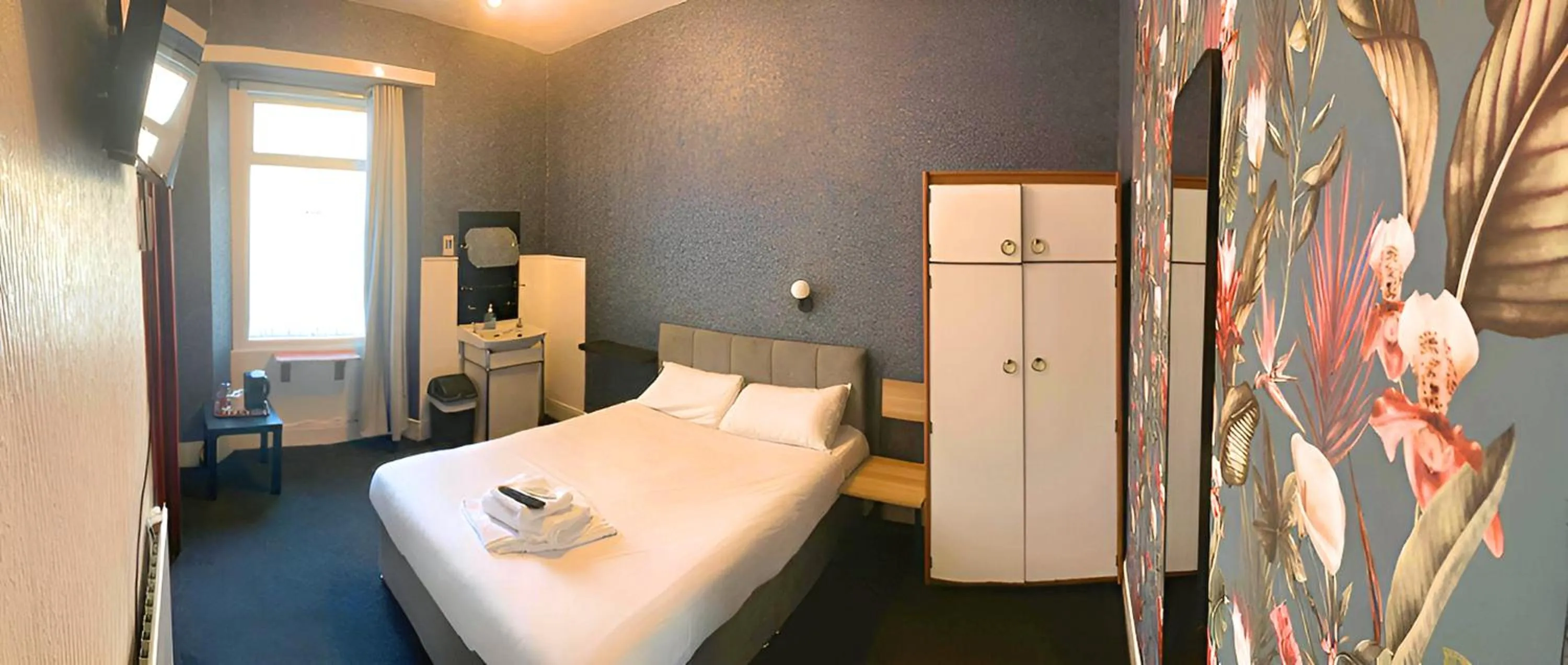 Bedroom, Bed in Savoy Hotel