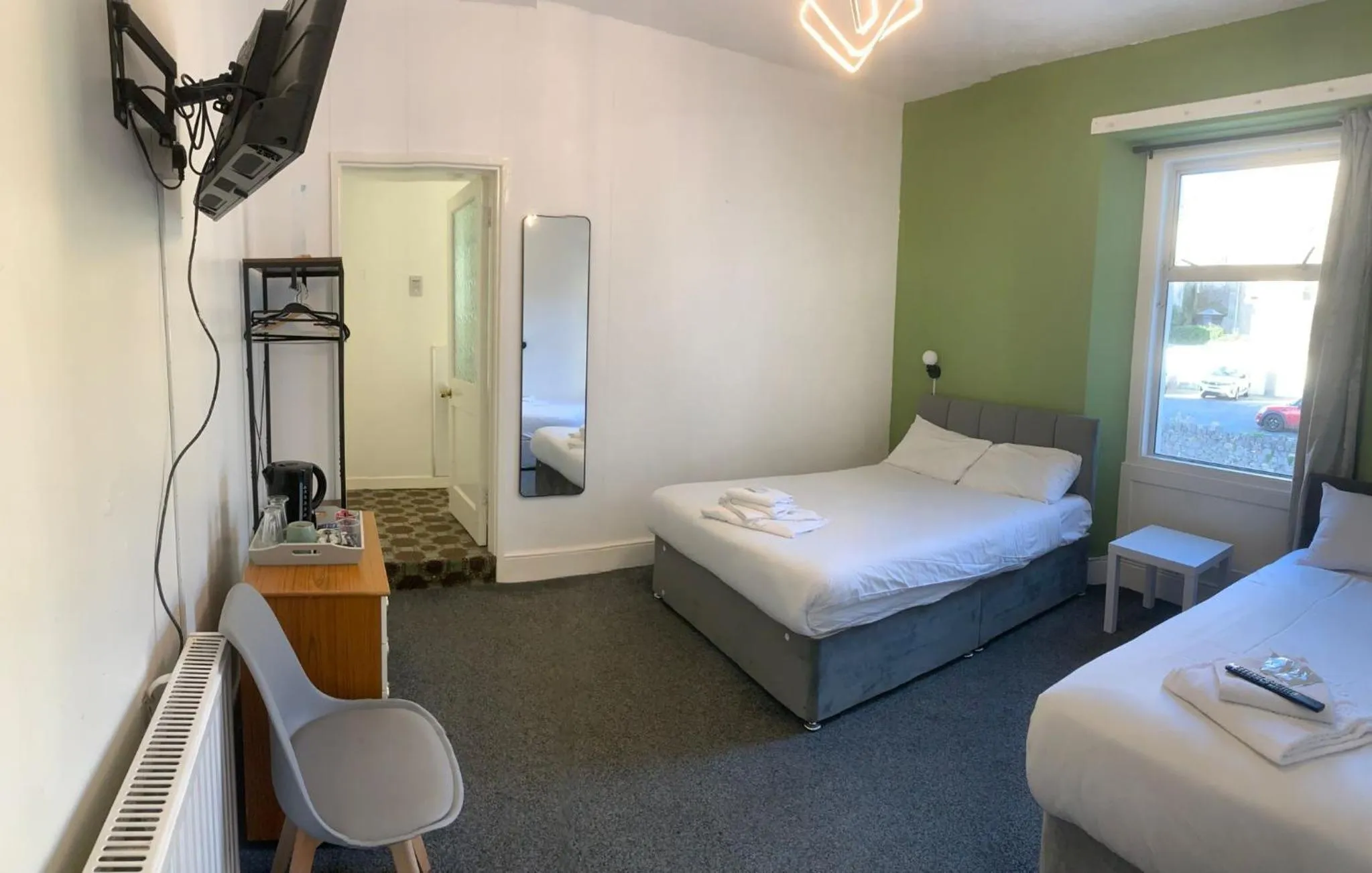 Bedroom, Bed in Savoy Hotel