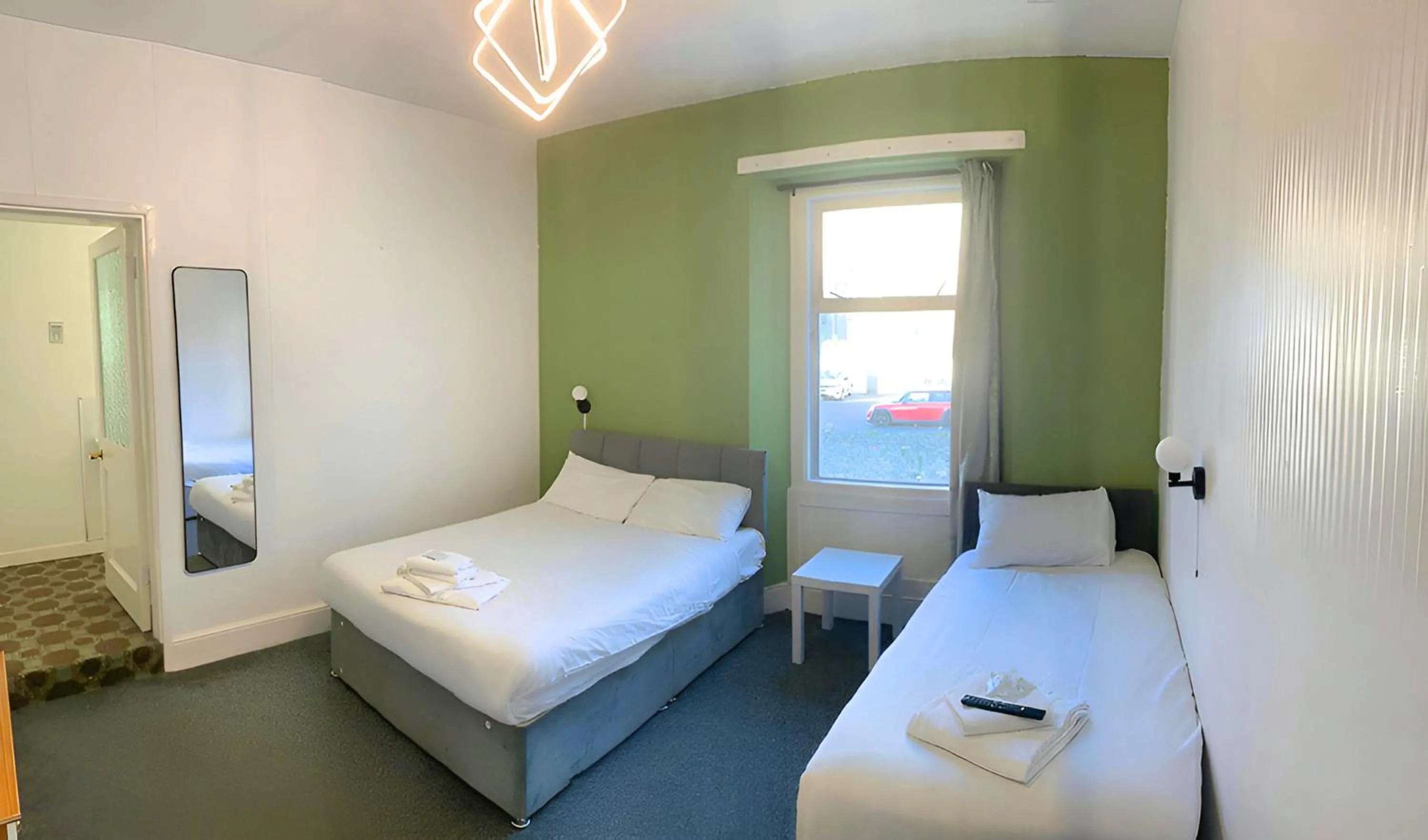 Bedroom, Bed in Savoy Hotel