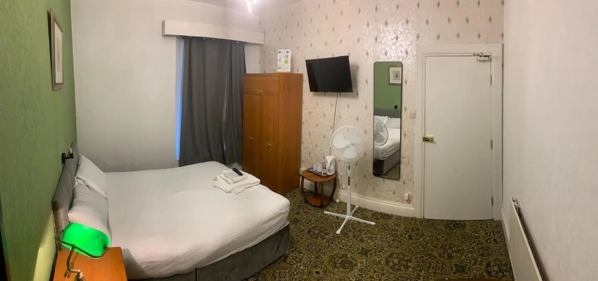 Bedroom, Bed in Savoy Hotel