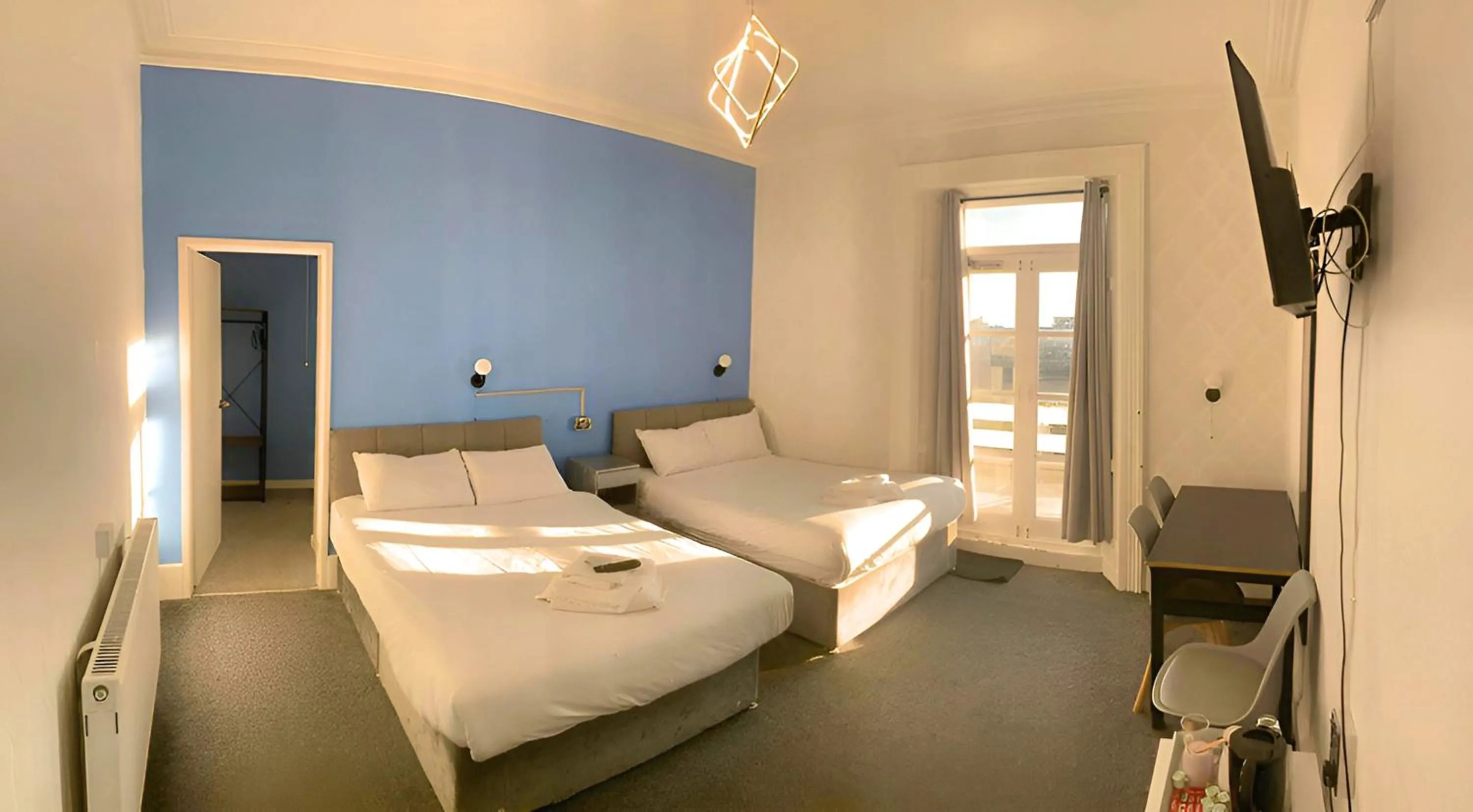 Bedroom, Bed in Savoy Hotel