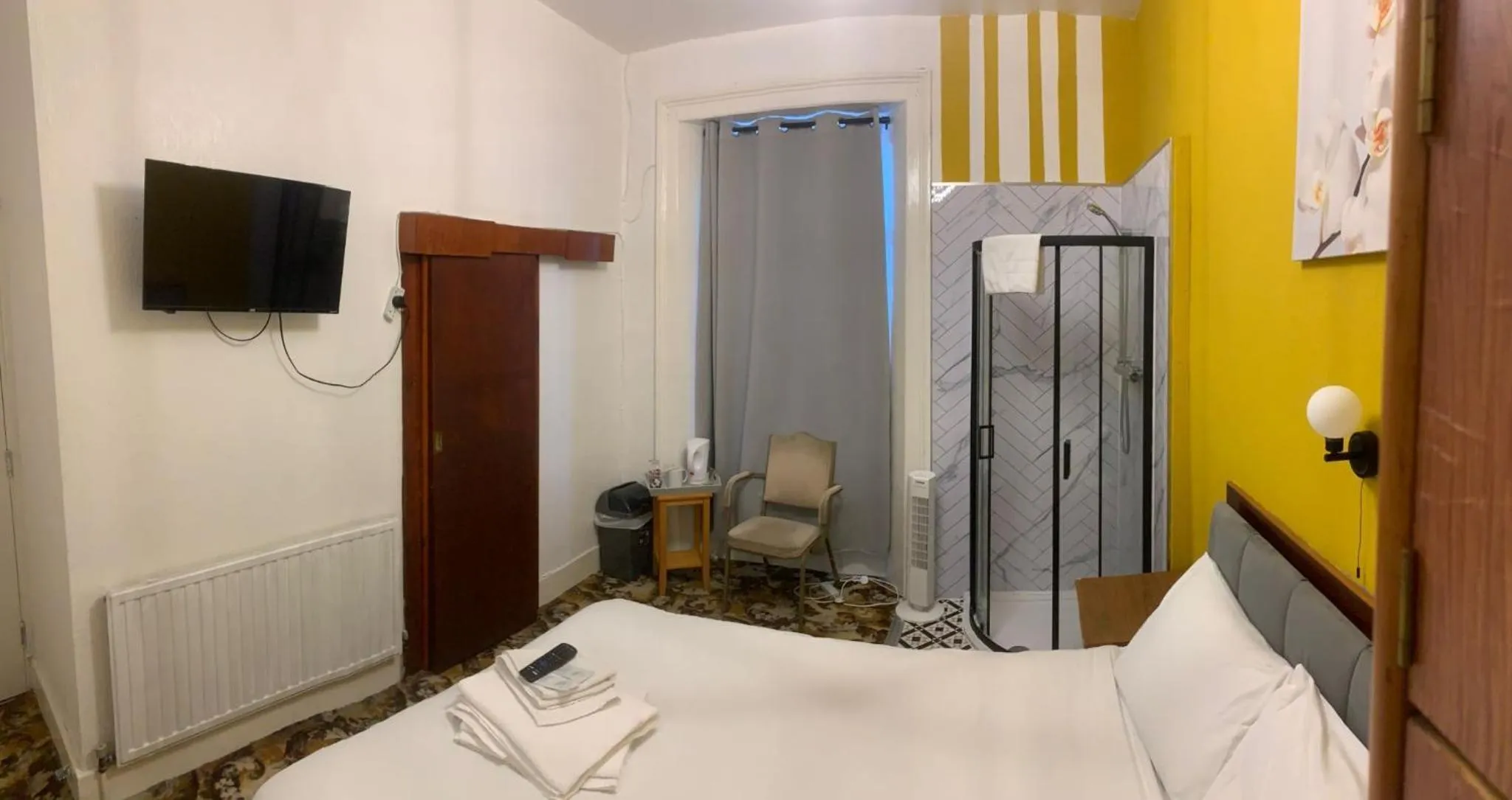 Bedroom, Bed in Savoy Hotel