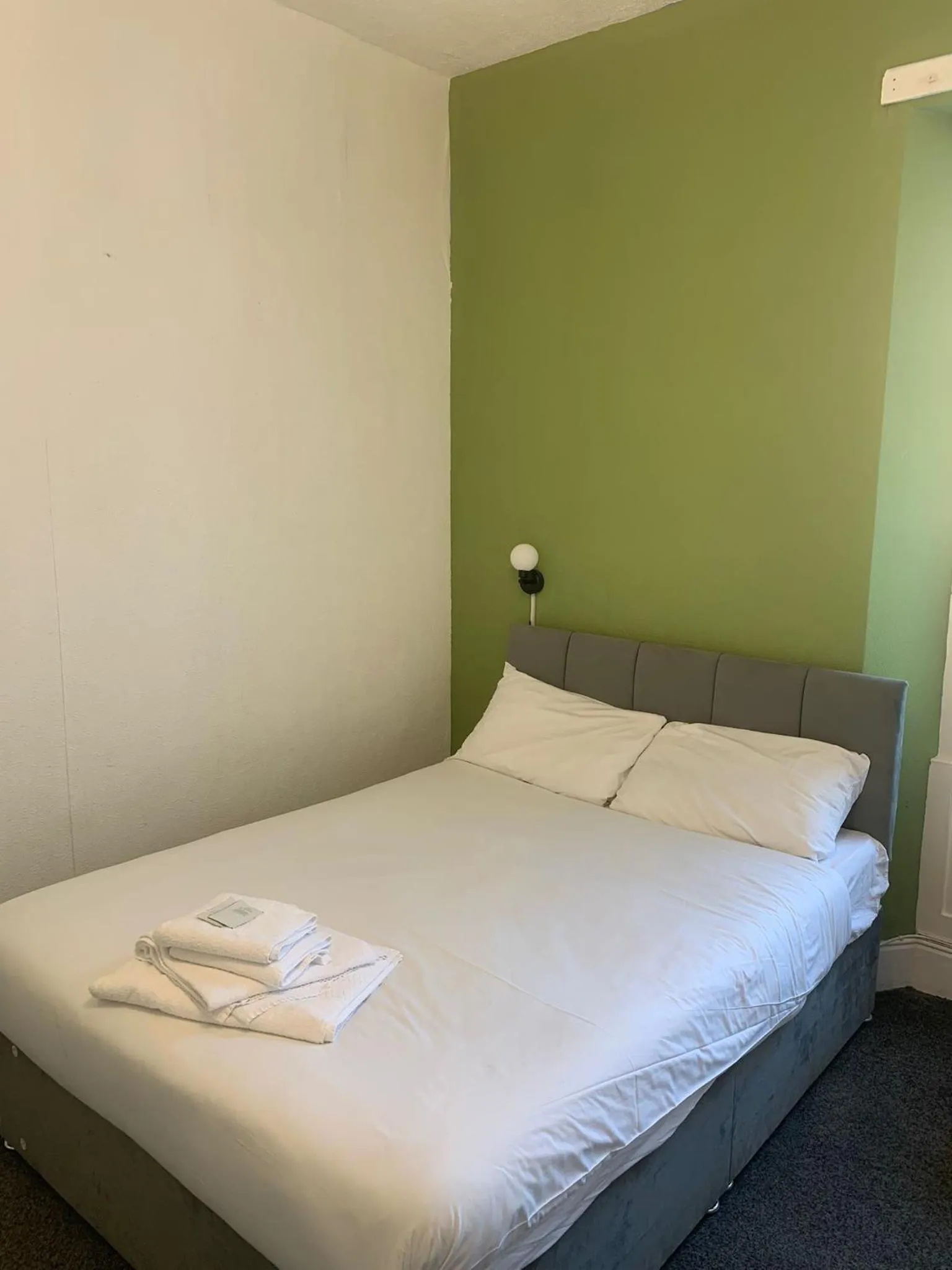 Bedroom, Bed in Savoy Hotel