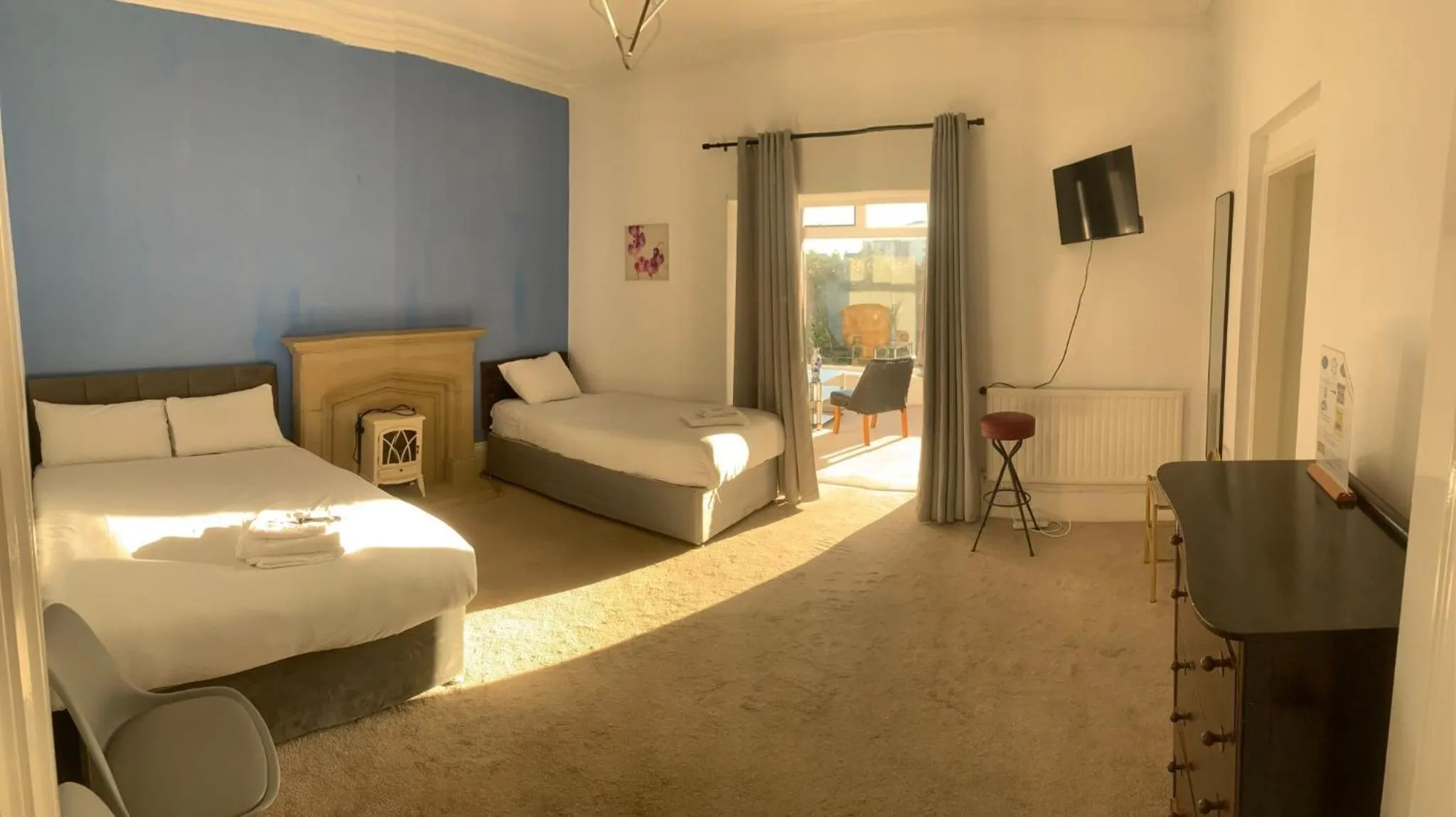 Bedroom, Bed in Savoy Hotel