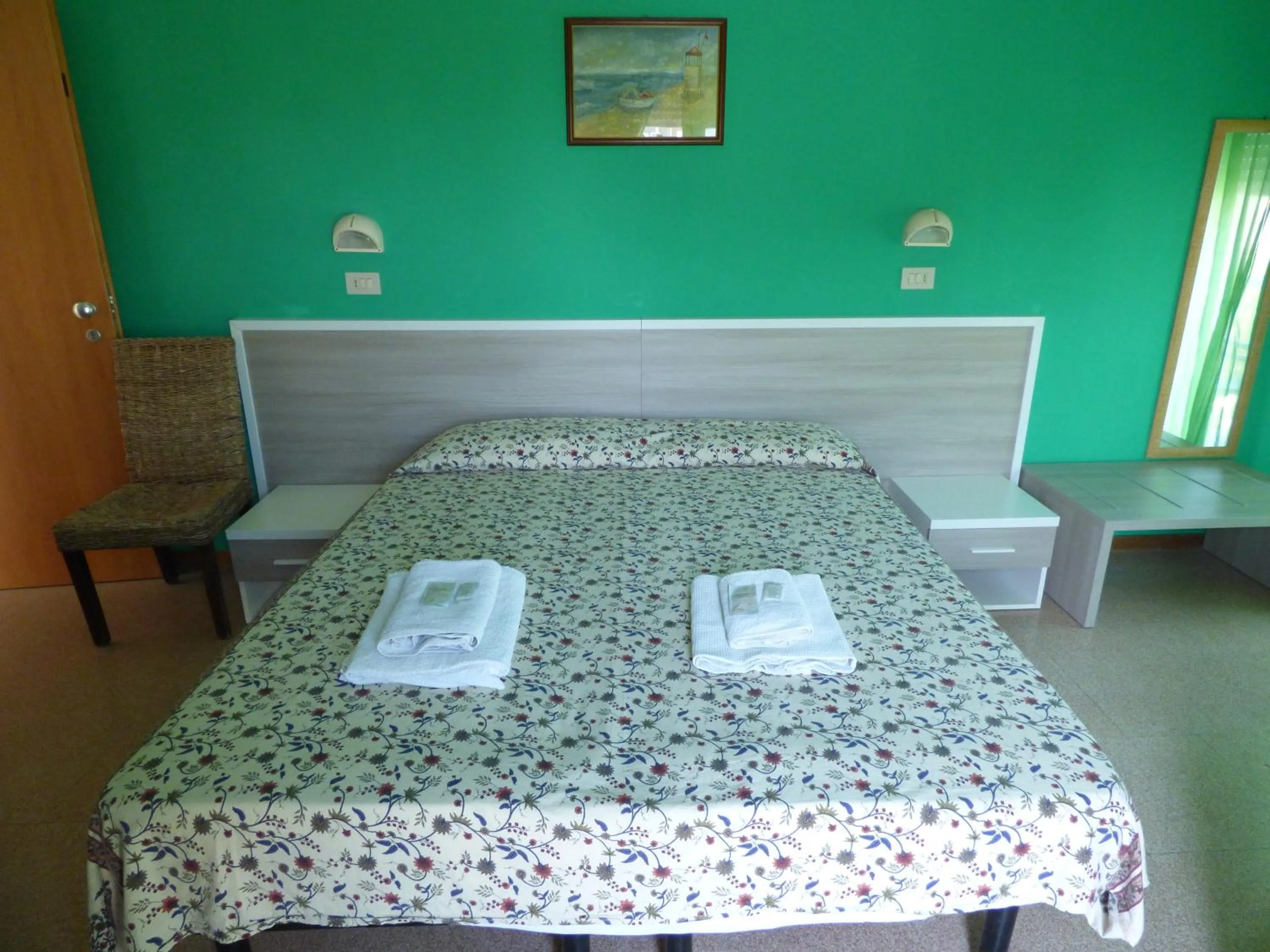 Photo of the whole room in Consul Hotel