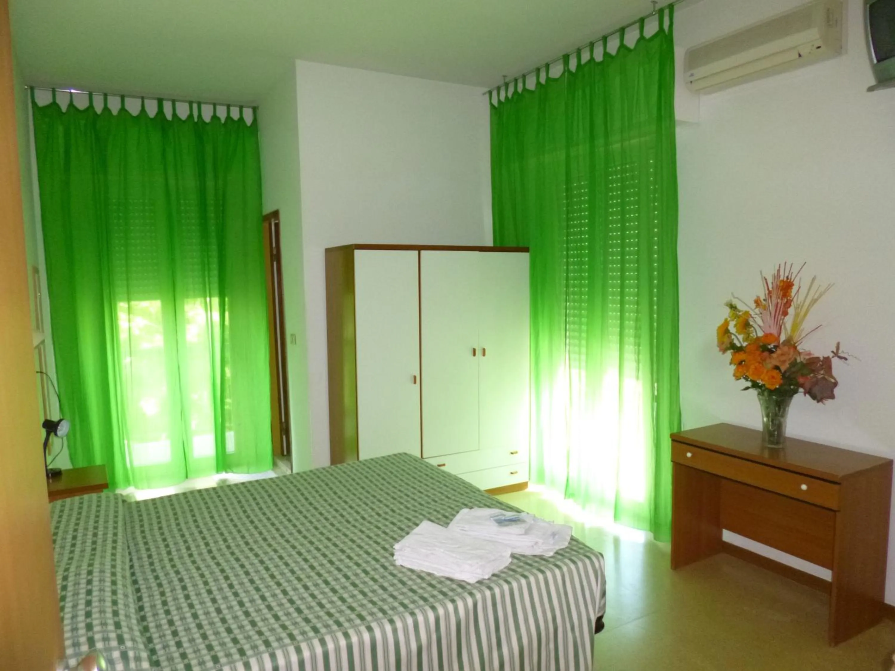 Photo of the whole room in Consul Hotel