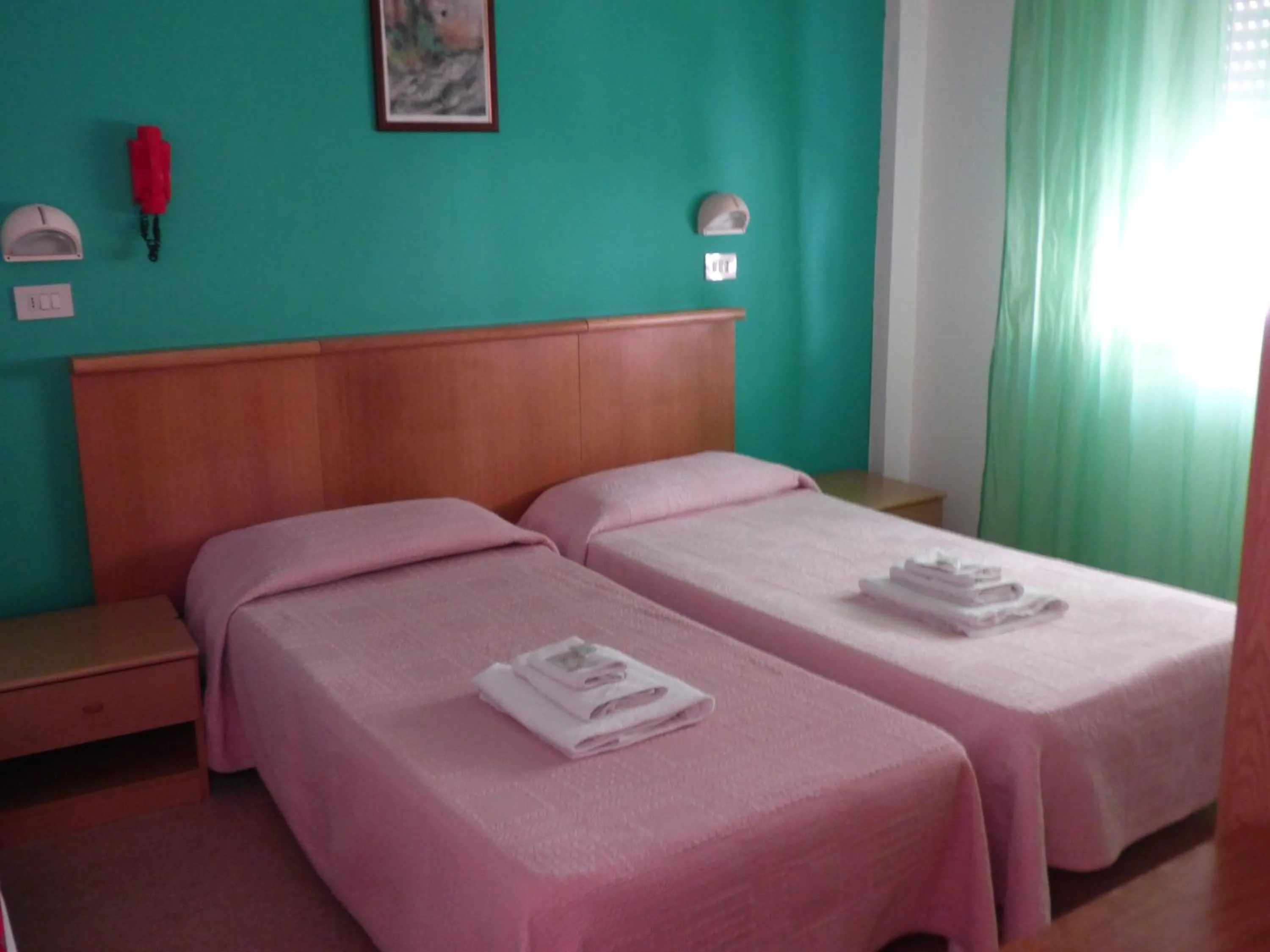 Photo of the whole room in Consul Hotel