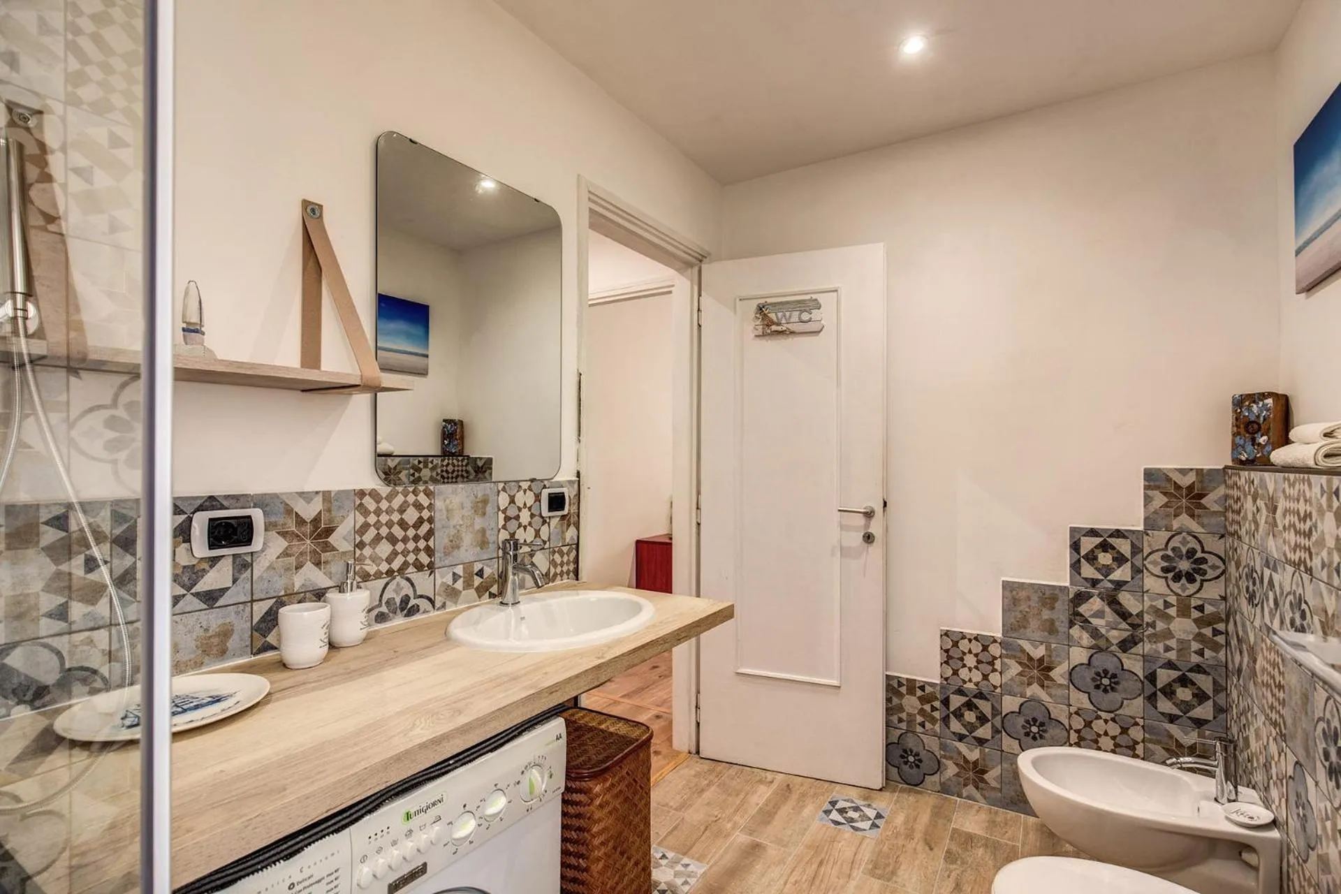 Shower in Seaside Rome