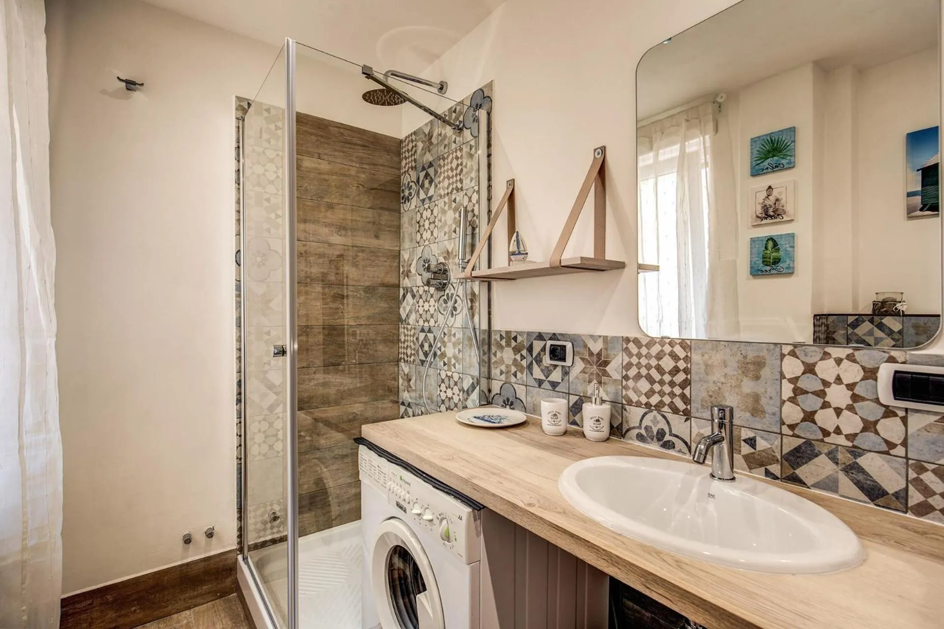 Shower in Seaside Rome