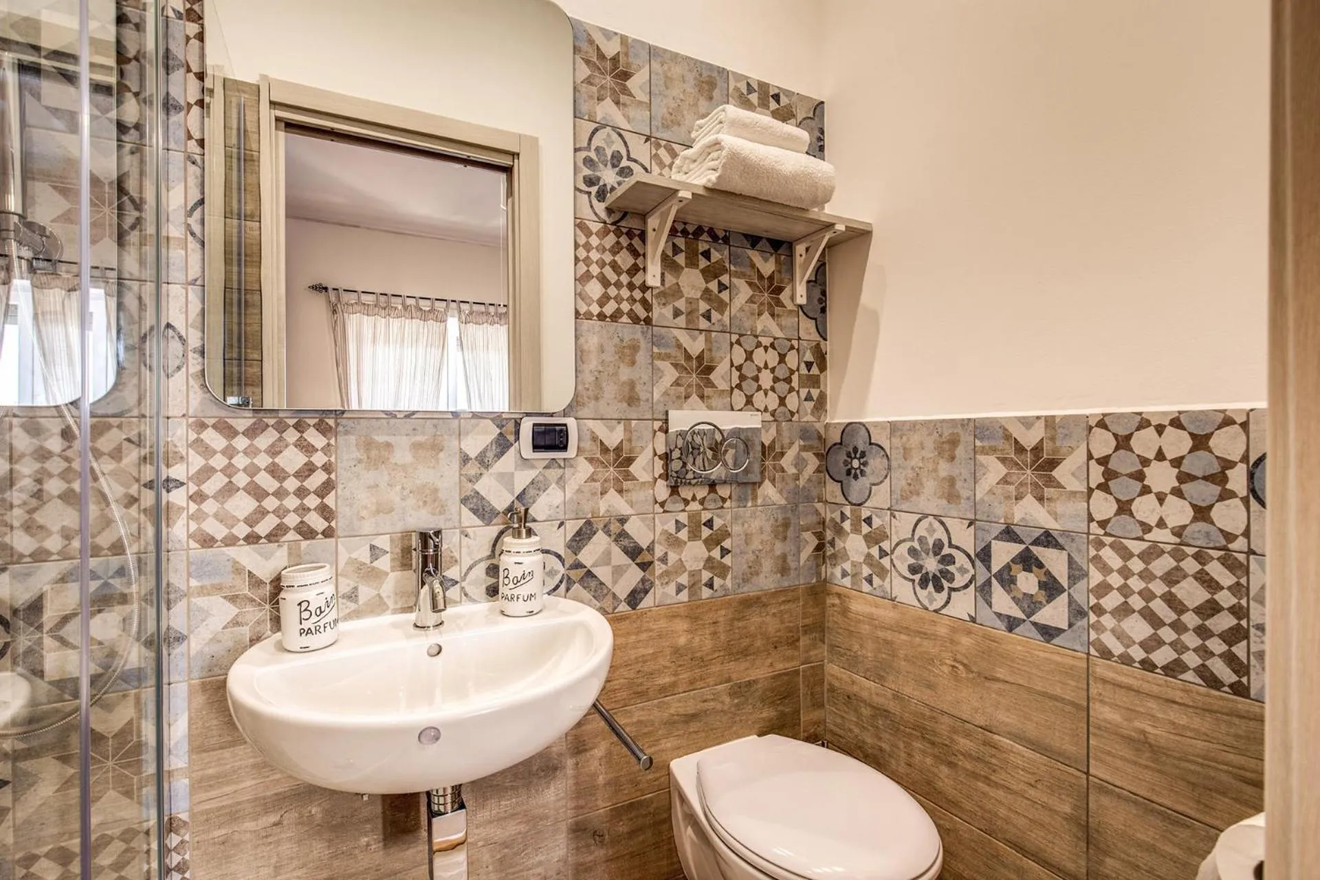 Shower in Seaside Rome