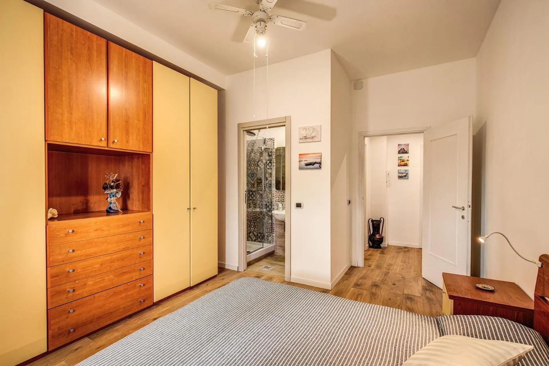 Bathroom, Bed in Seaside Rome