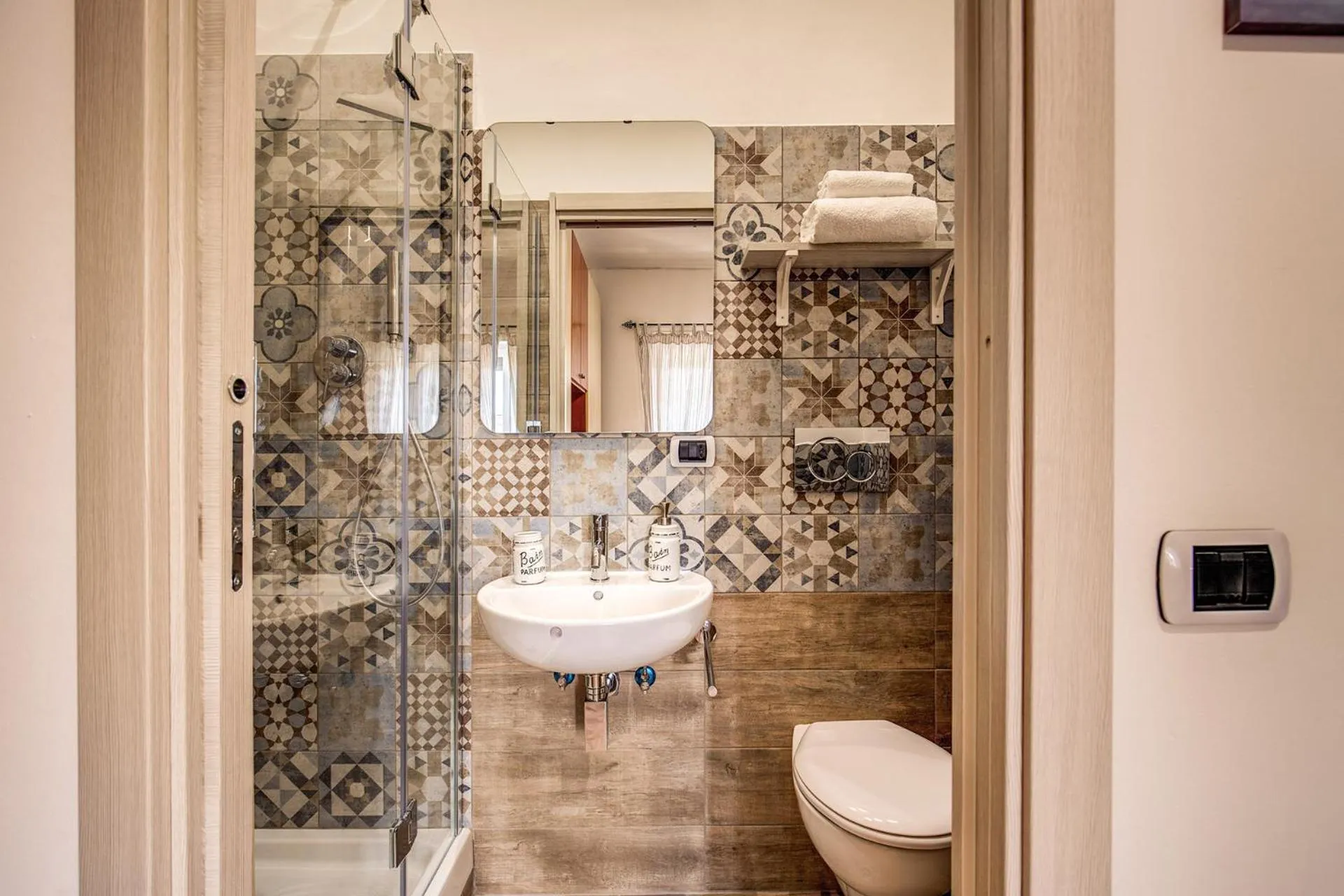 Shower in Seaside Rome