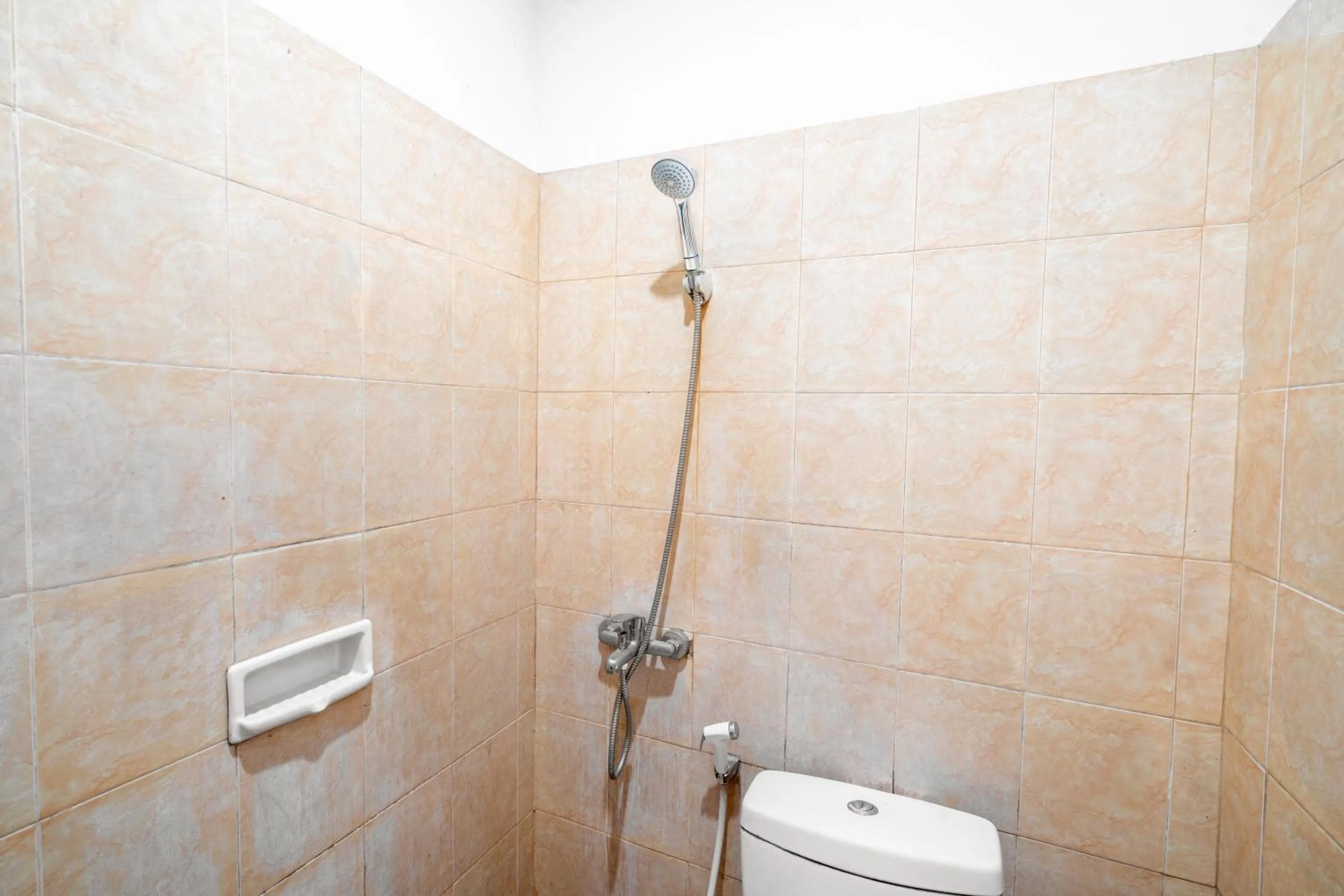 Shower in Rehat at Hotel Patradissa Stasiun Bandung