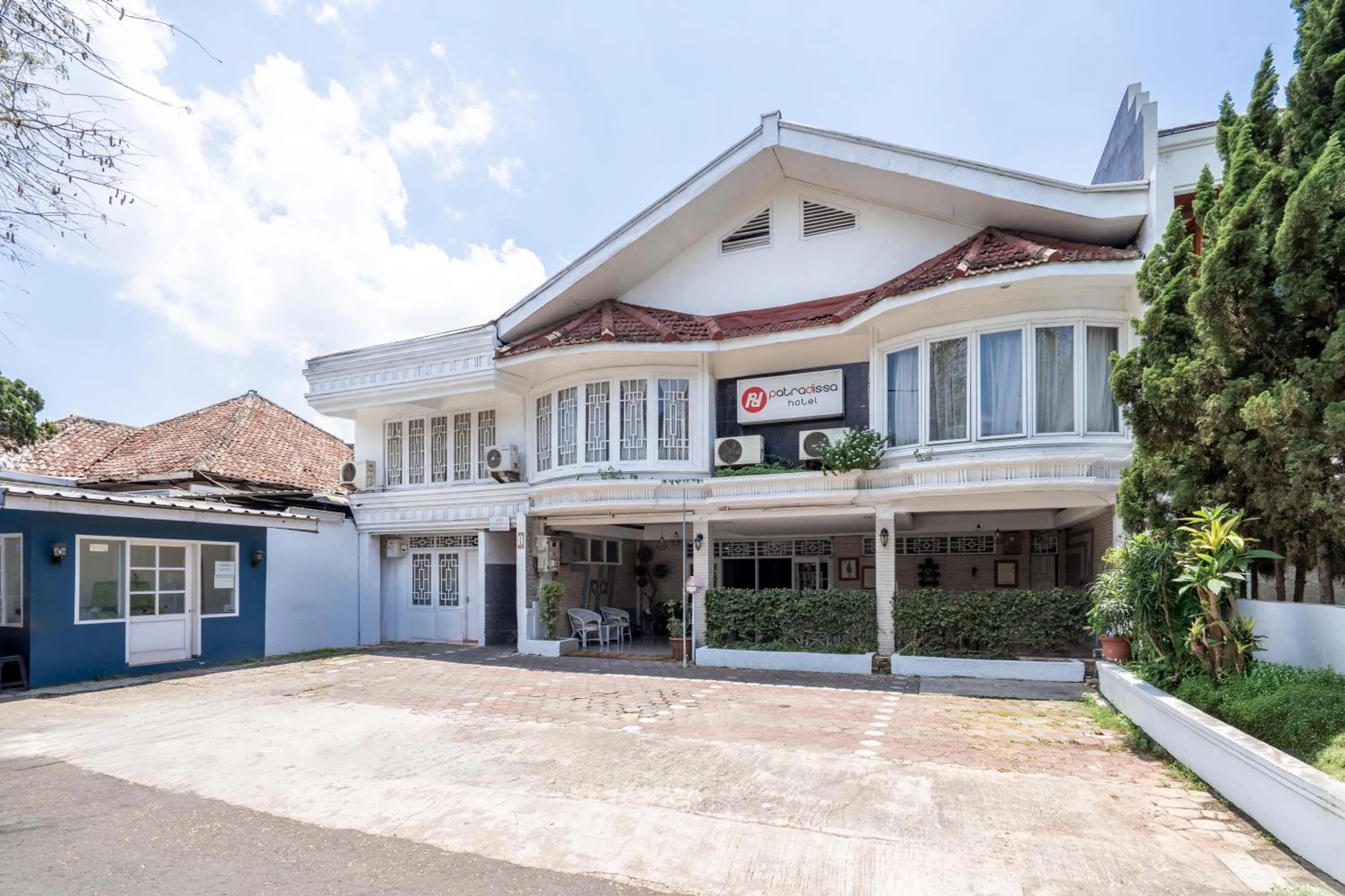 Property building in Rehat at Hotel Patradissa Stasiun Bandung