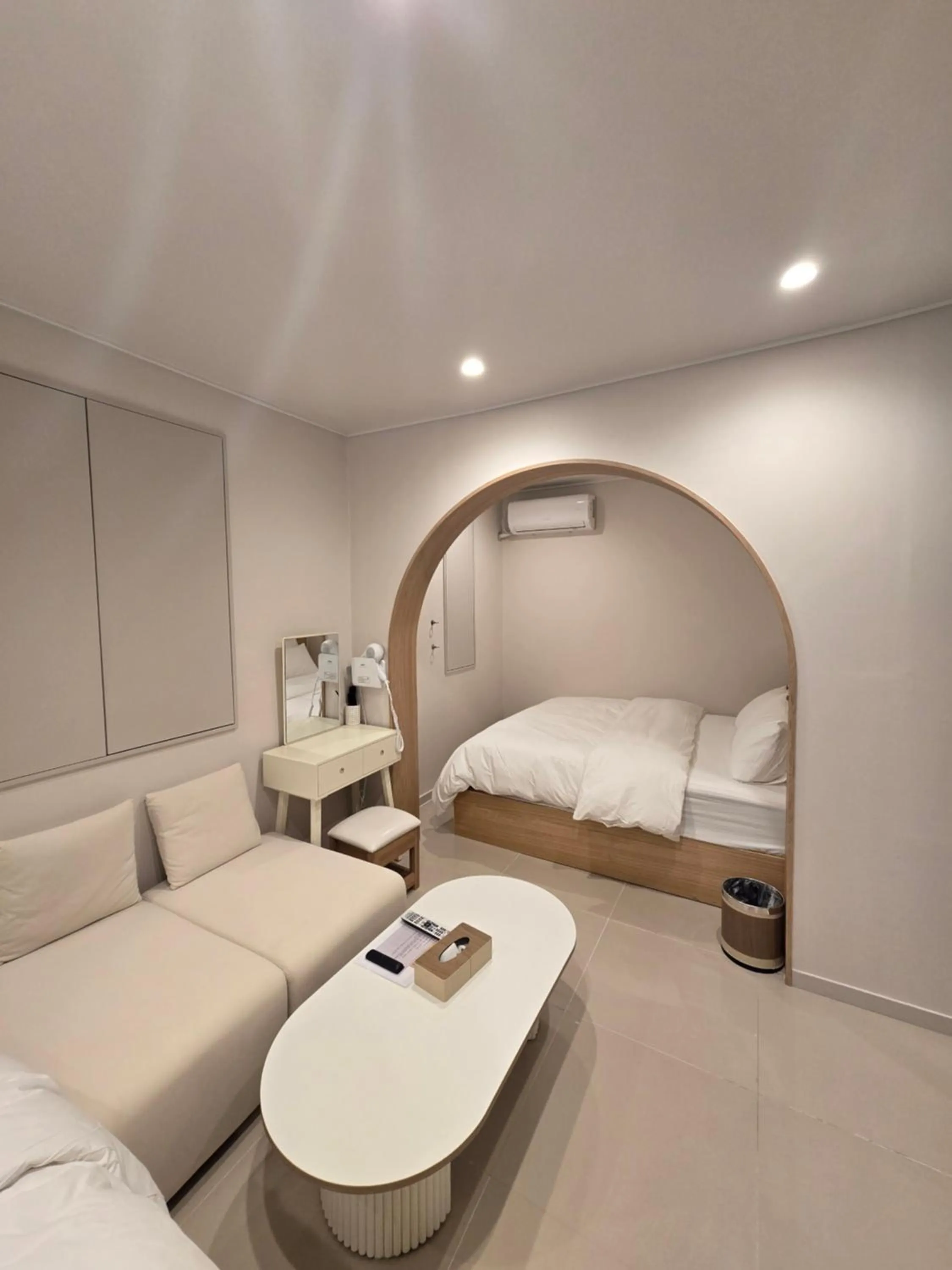 Bedroom, Bed in Jamsil Stay 509