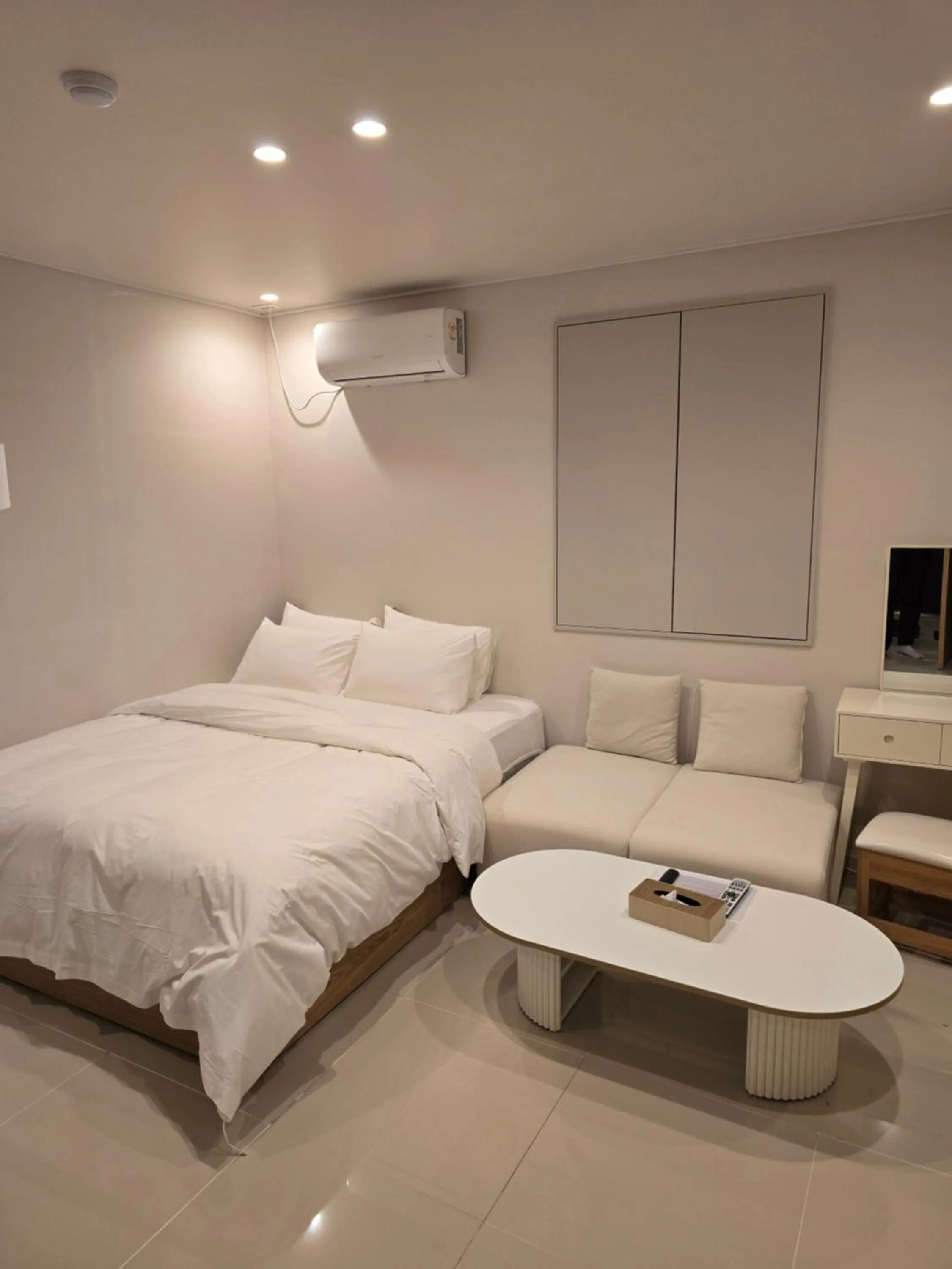 Bedroom, Bed in Jamsil Stay 509