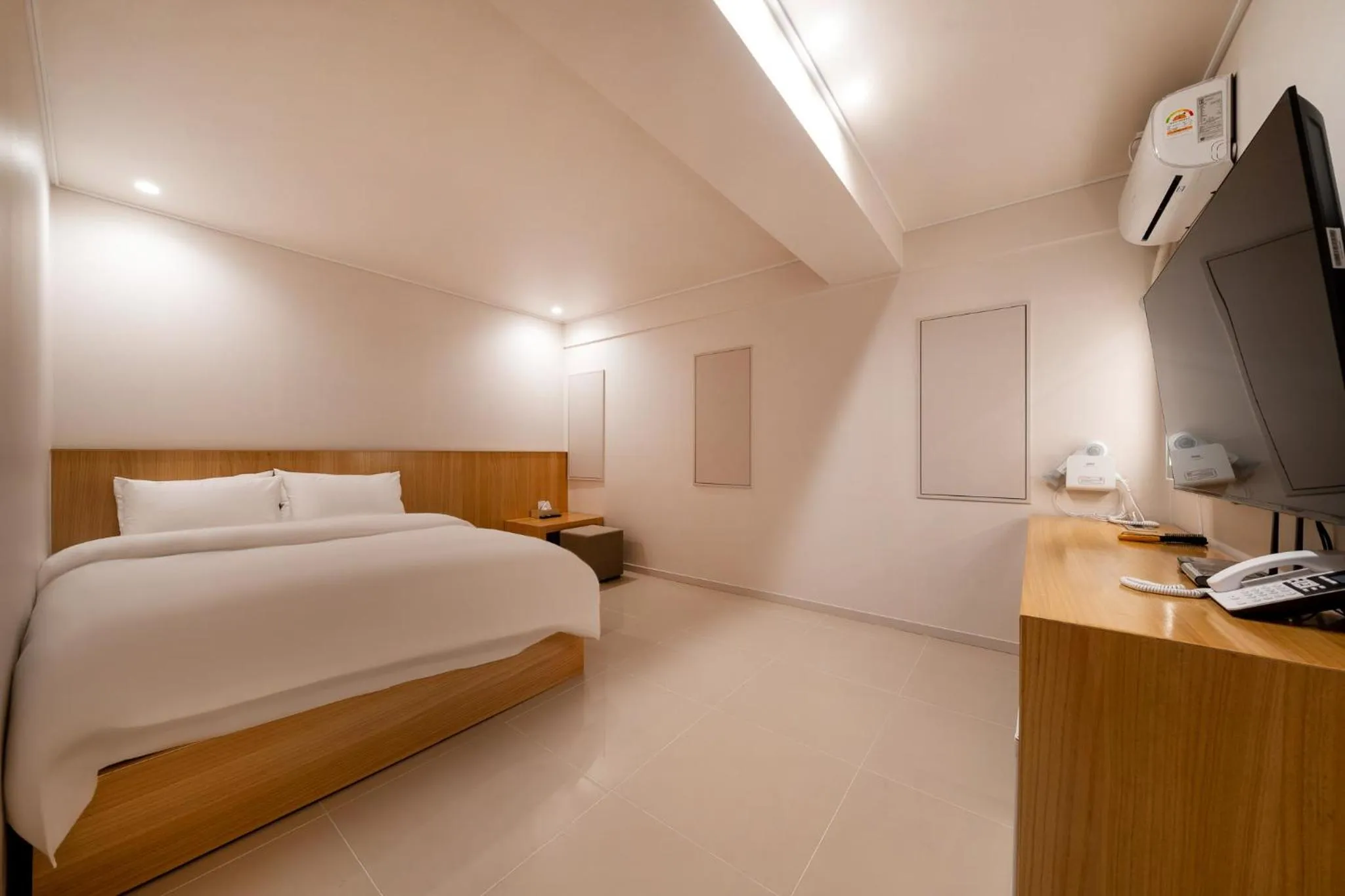 Bedroom, Bed in Jamsil Stay 509