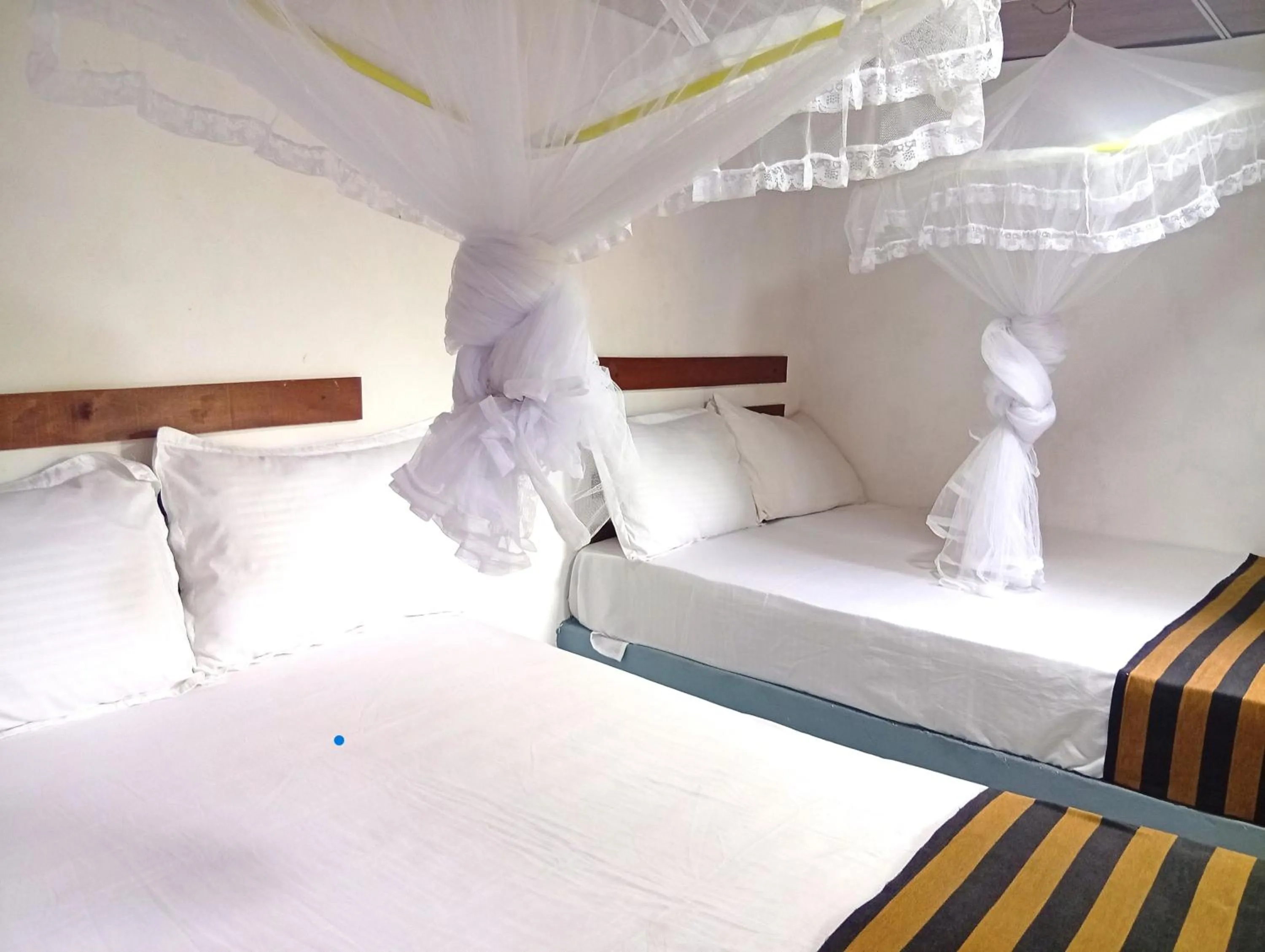 Bed in Ella Tunnel Corner Inn