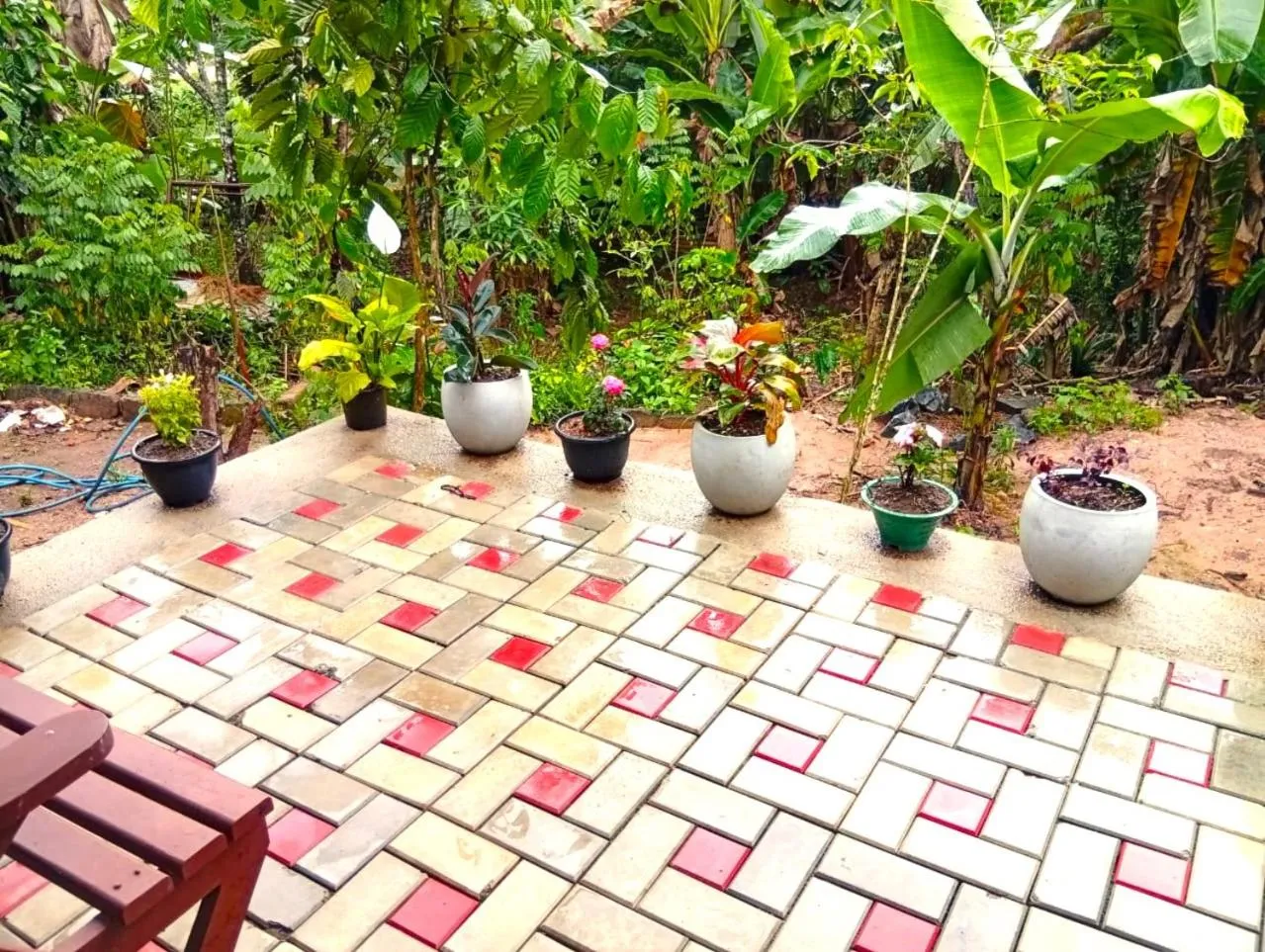 Ella Tunnel Corner Inn