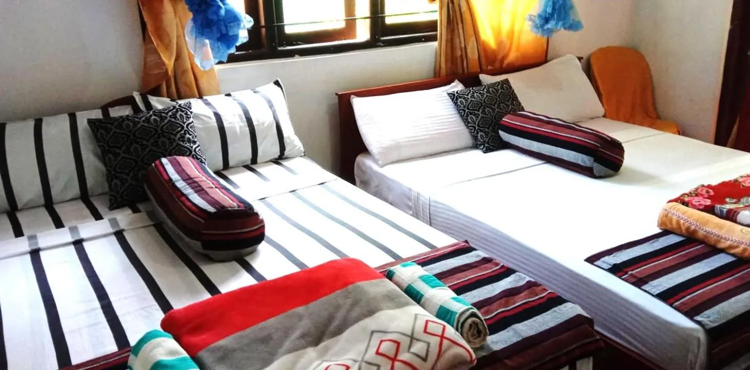 Bed in Ella Tunnel Corner Inn