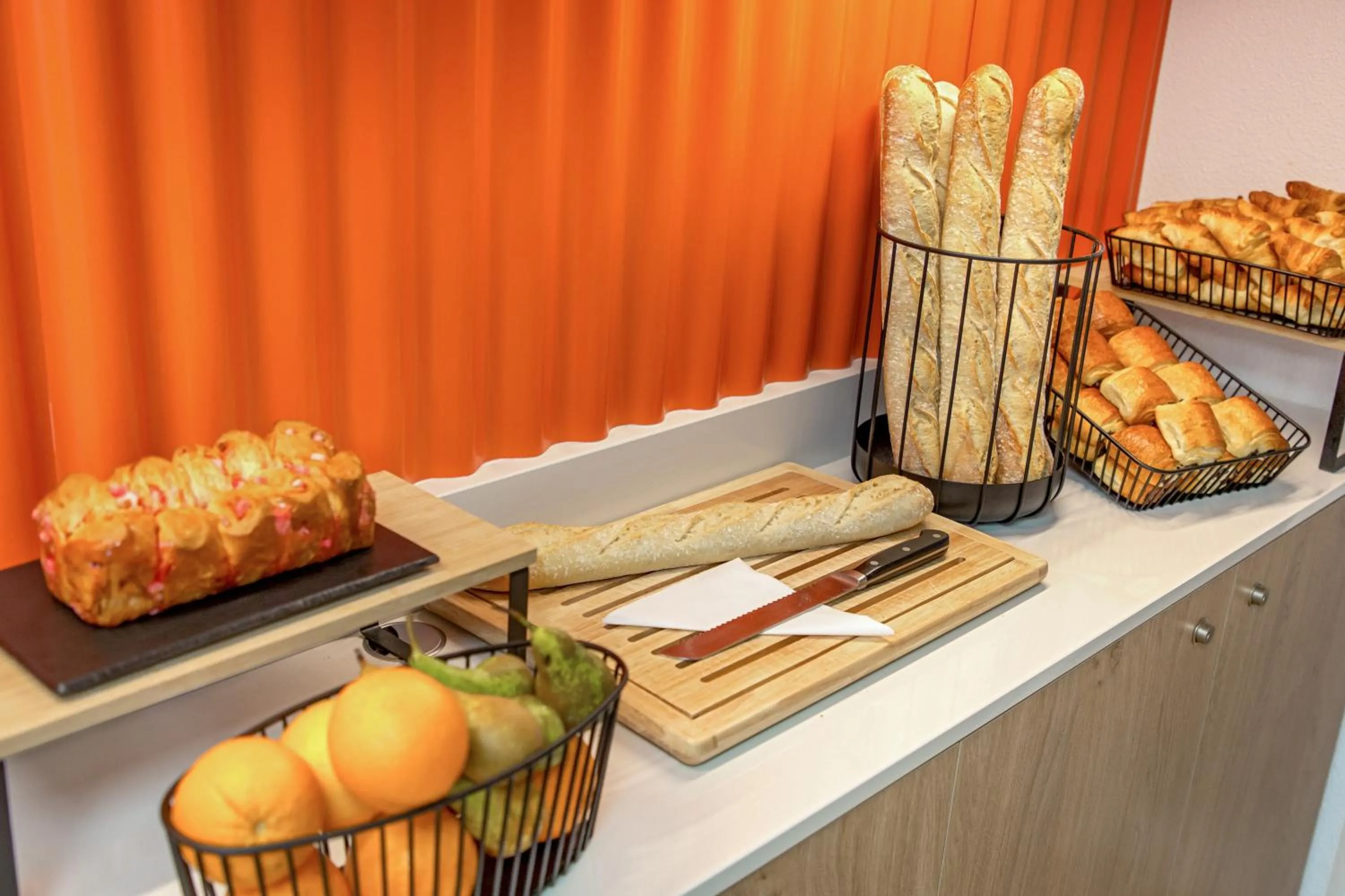 Buffet breakfast in ibis budget Valence Nord Plateau des Couleures