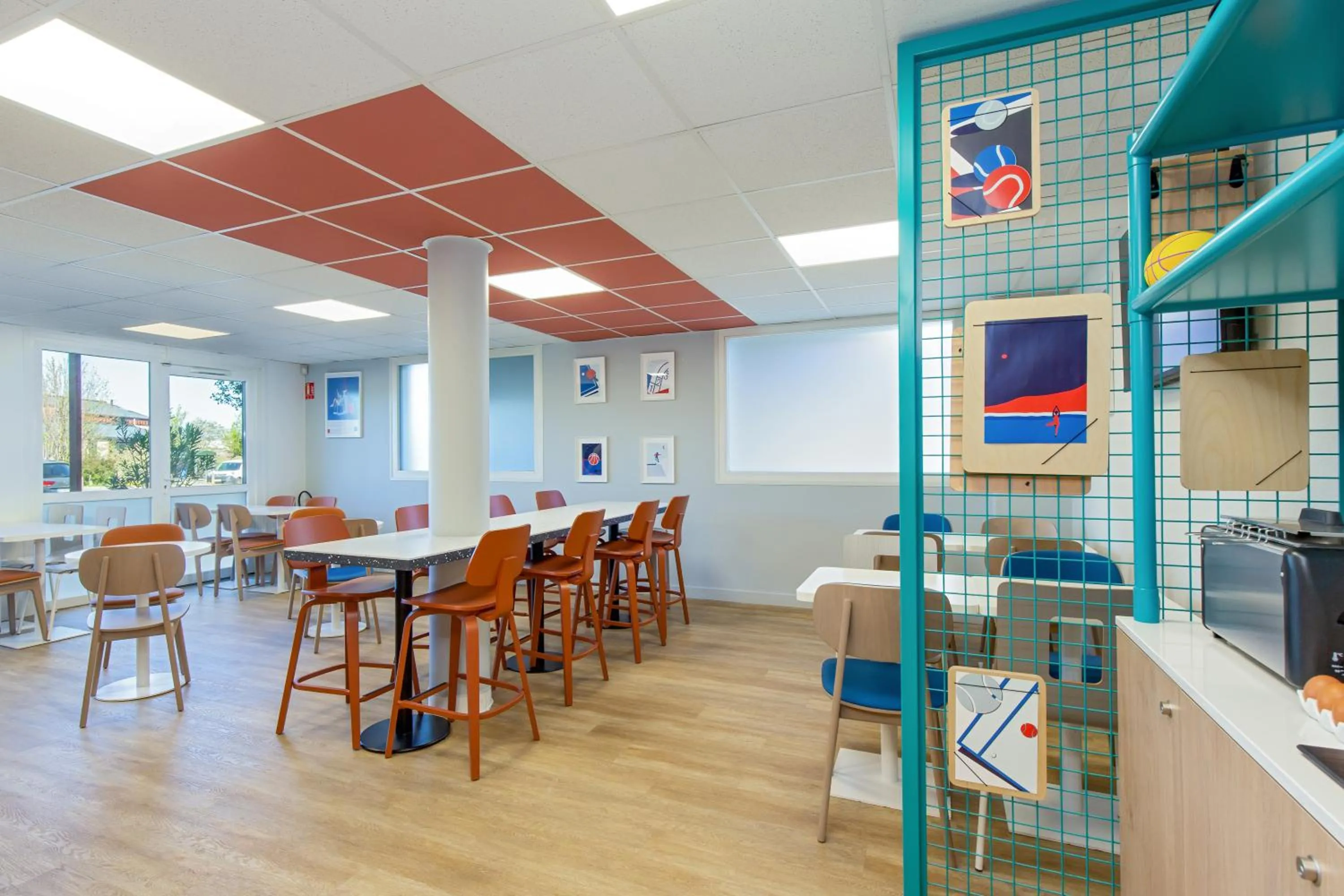 Communal lounge/ TV room in ibis budget Valence Nord Plateau des Couleures