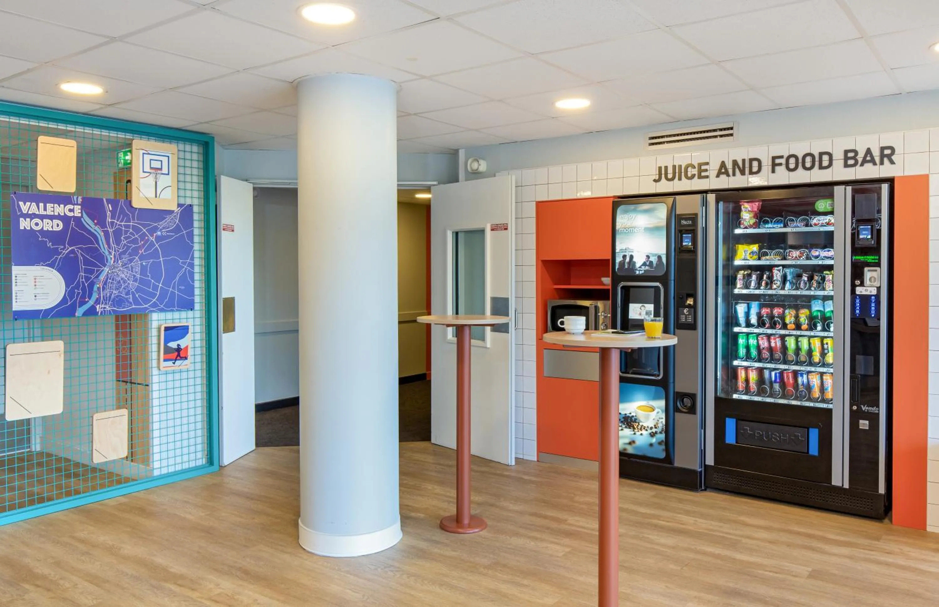 Lobby or reception in ibis budget Valence Nord Plateau des Couleures