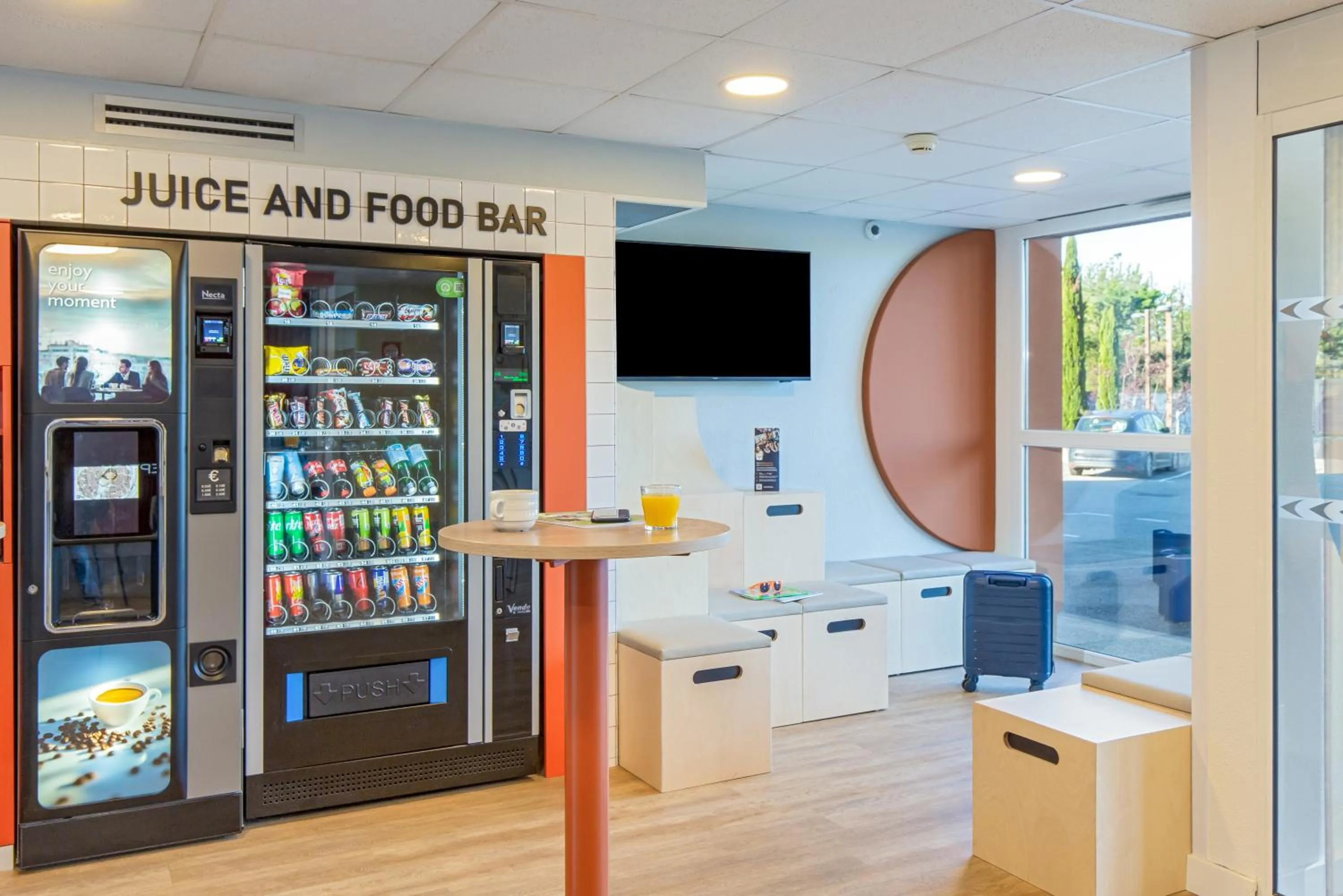 Lobby or reception in ibis budget Valence Nord Plateau des Couleures