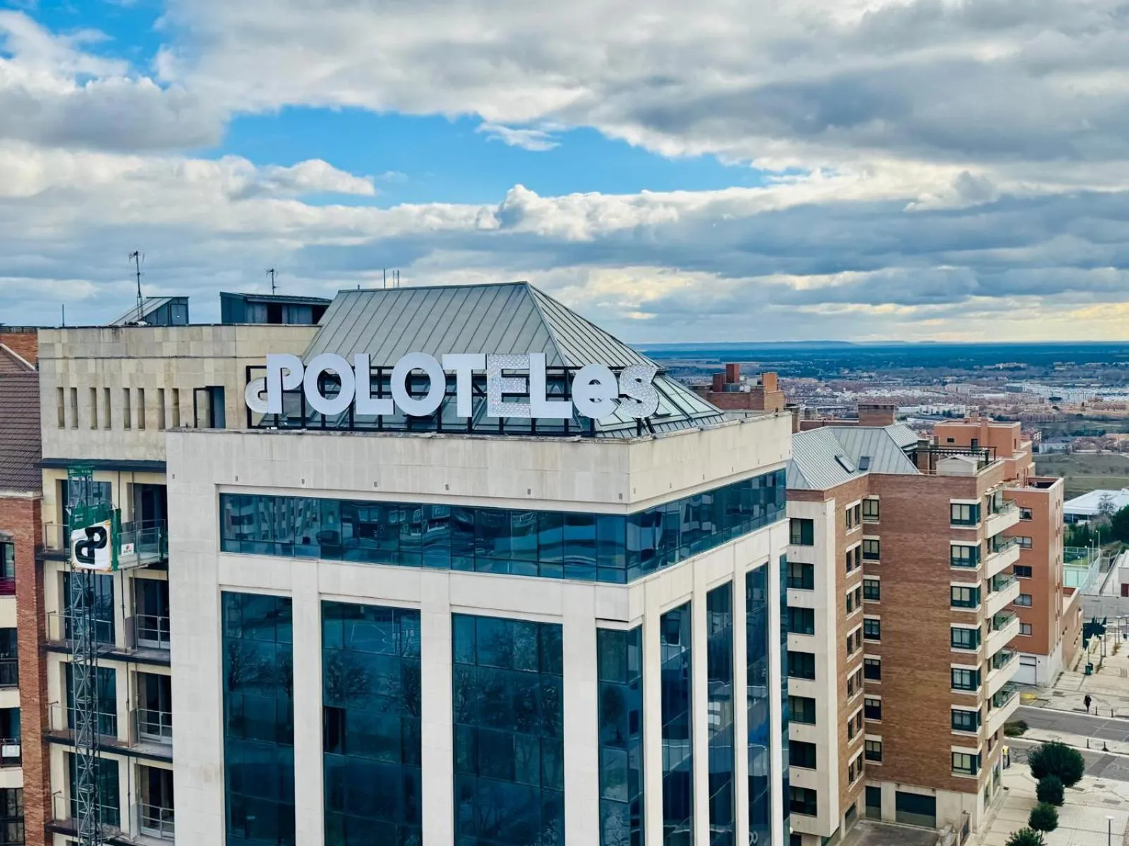 Polotel