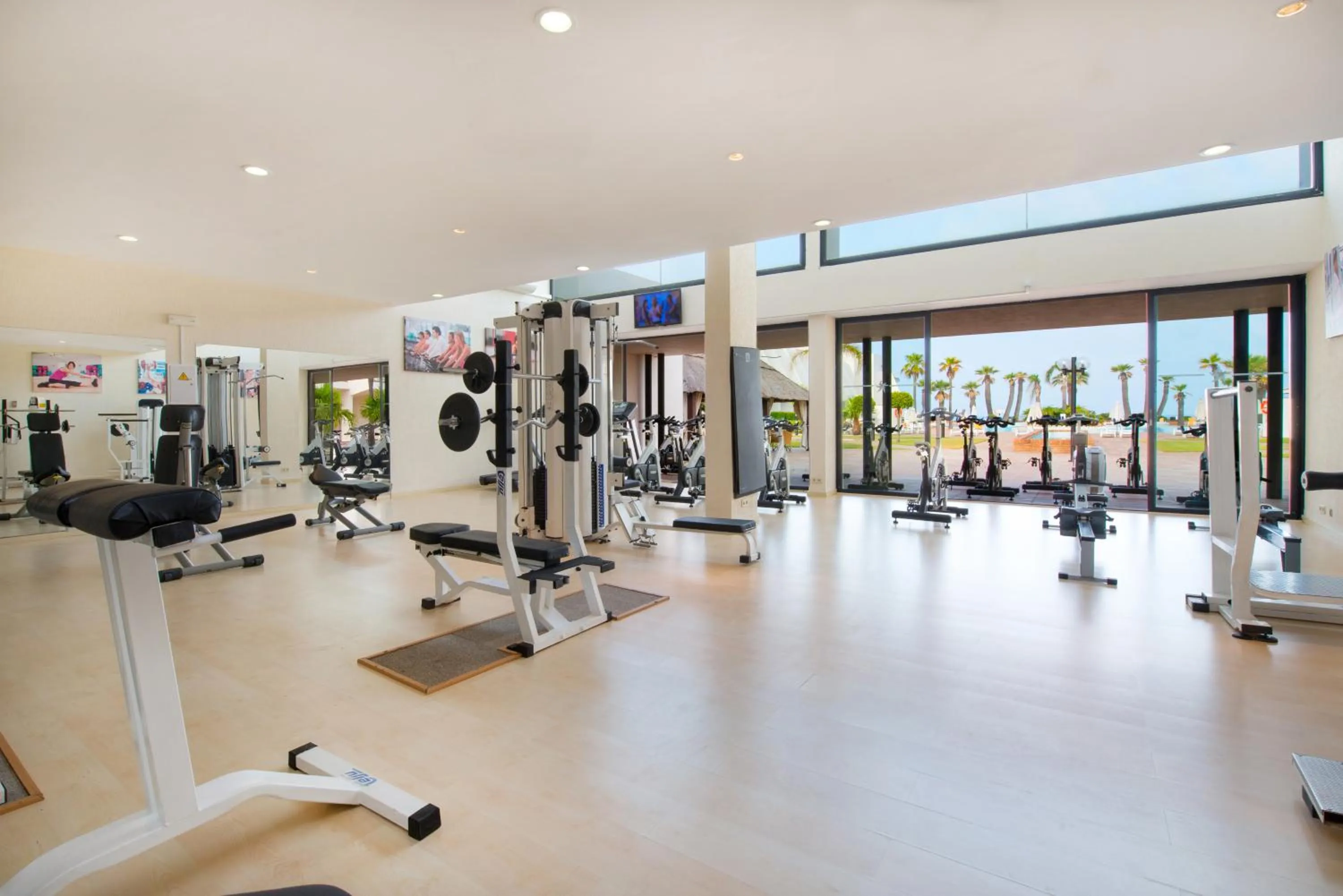 Fitness centre/facilities in Iberostar Waves Royal Andalus