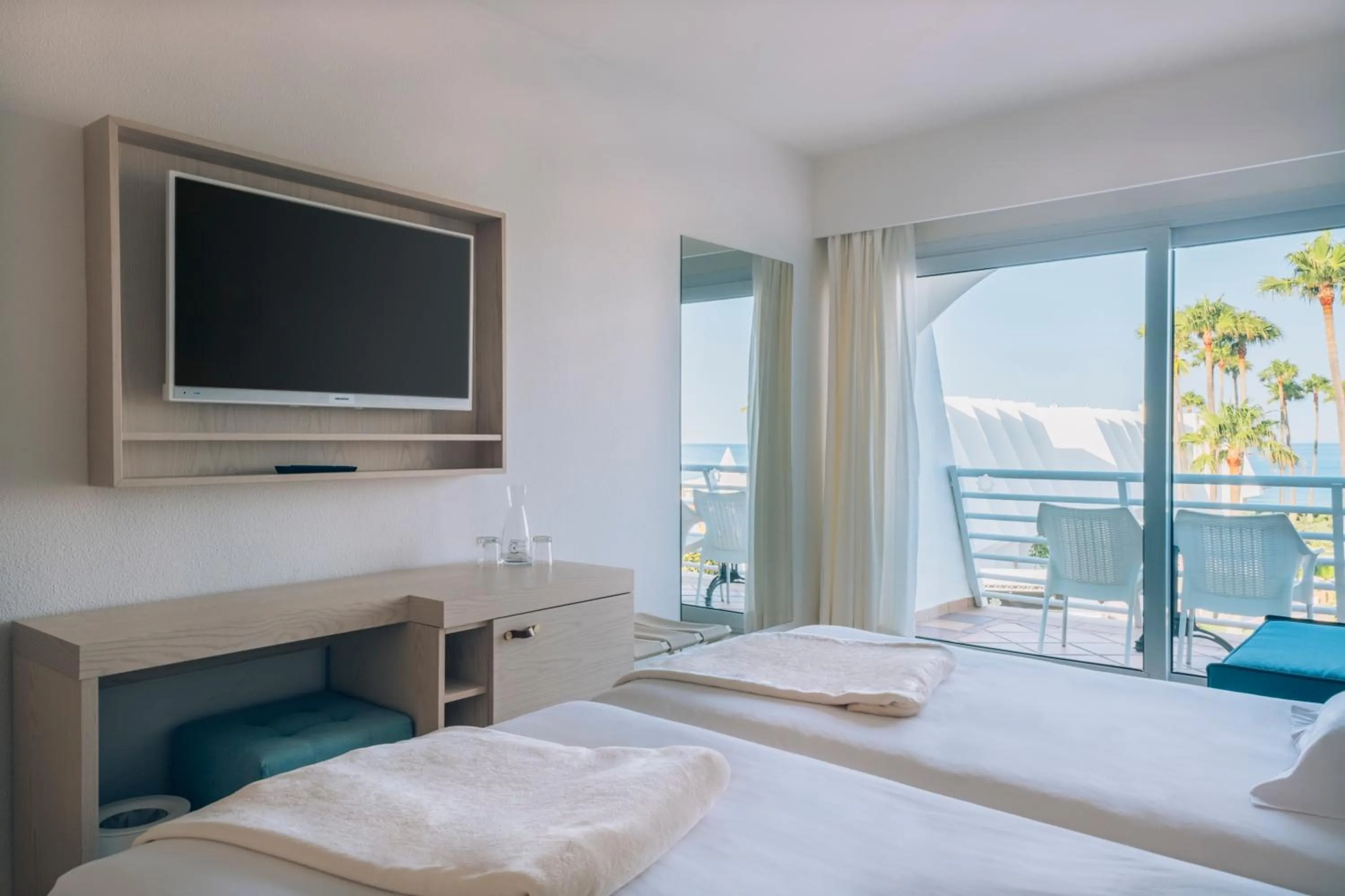 TV and multimedia, Bed in Iberostar Waves Royal Andalus