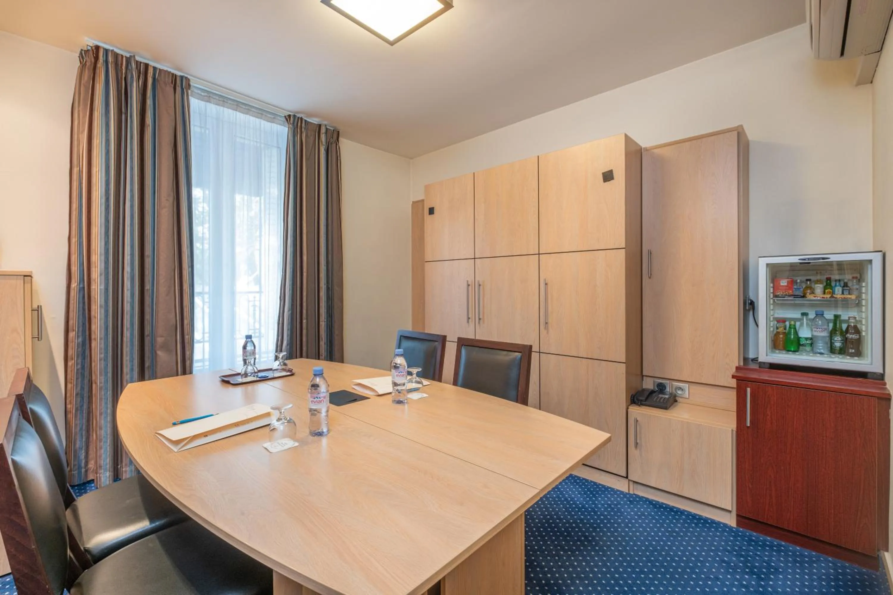 Meeting/conference room in Hotel Terminus Montparnasse